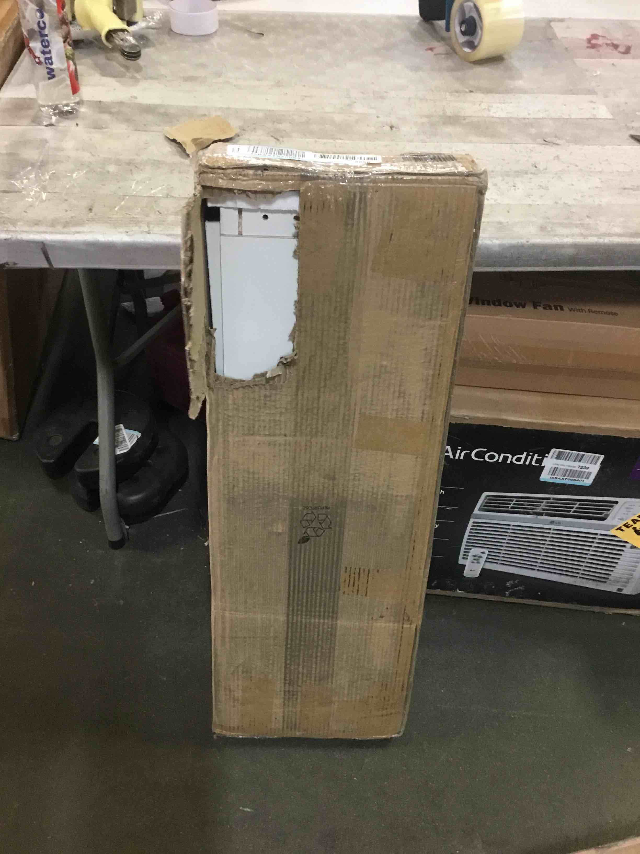 https://s3.amazonaws.com/lotting-images-prod/bidfta/RED5251129_1691006894263.jpeg