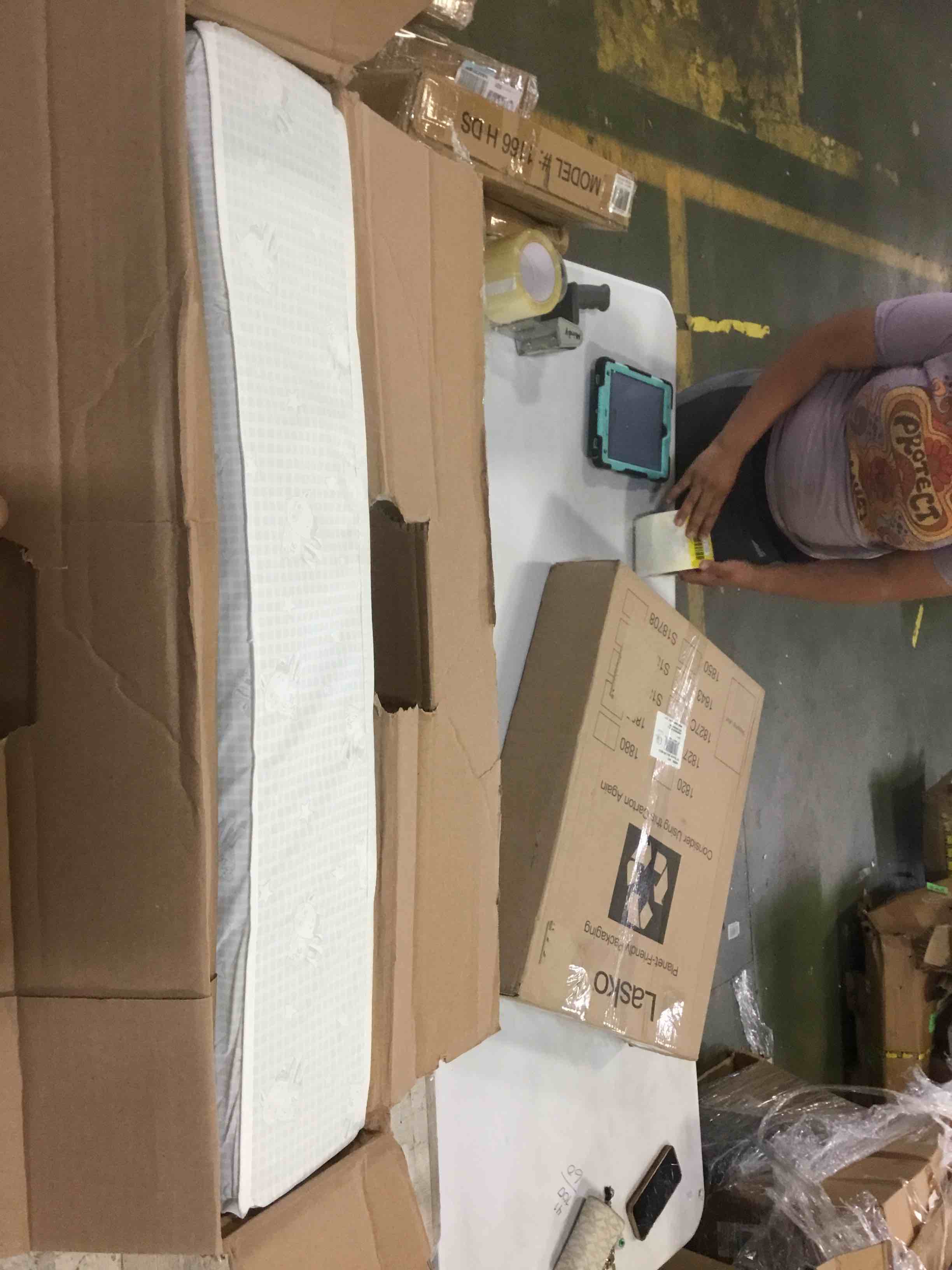 https://s3.amazonaws.com/lotting-images-prod/bidfta/RED5251160_1691075945624.jpeg