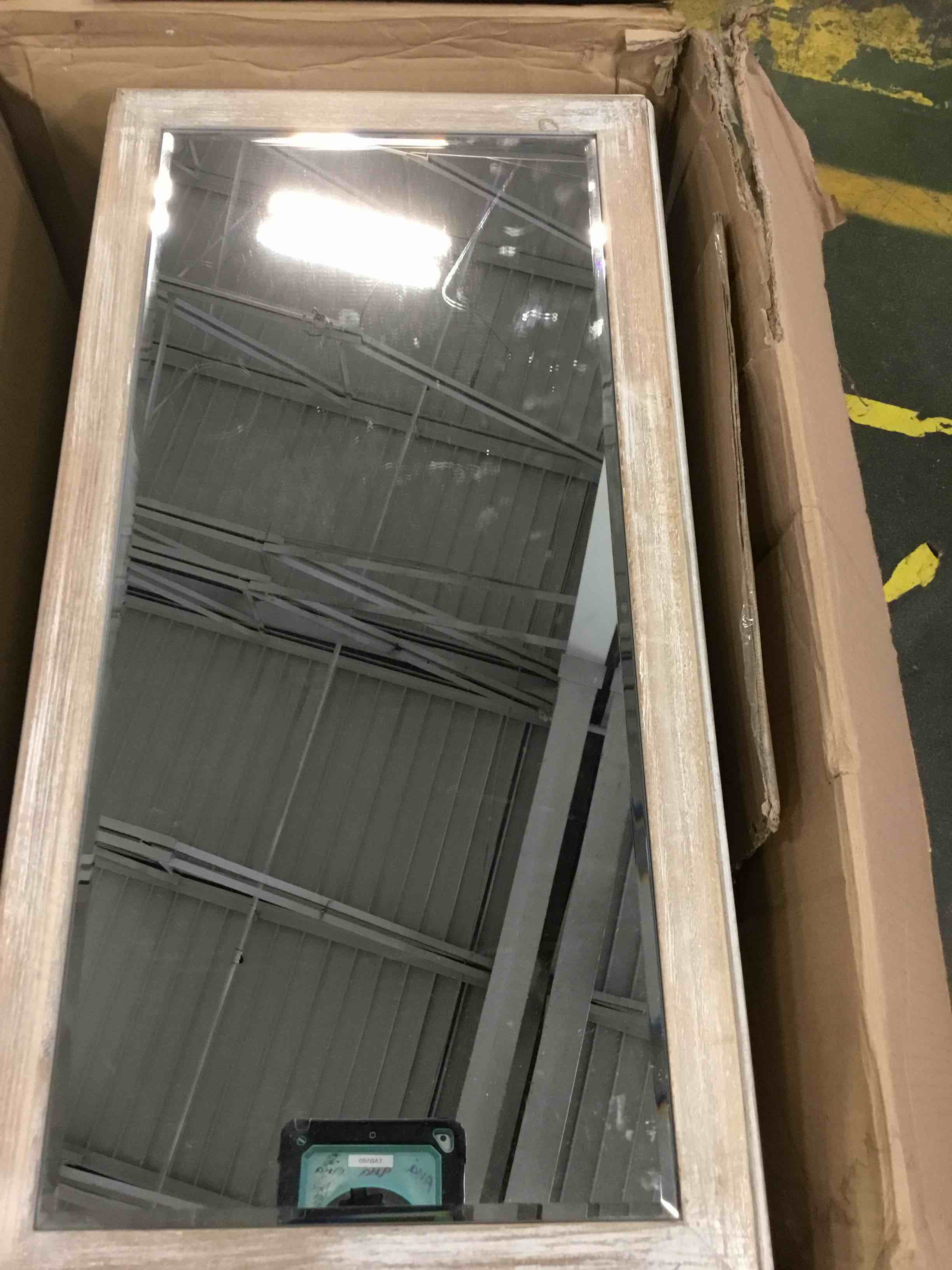https://s3.amazonaws.com/lotting-images-prod/bidfta/RED5251281_1691432358640.jpeg