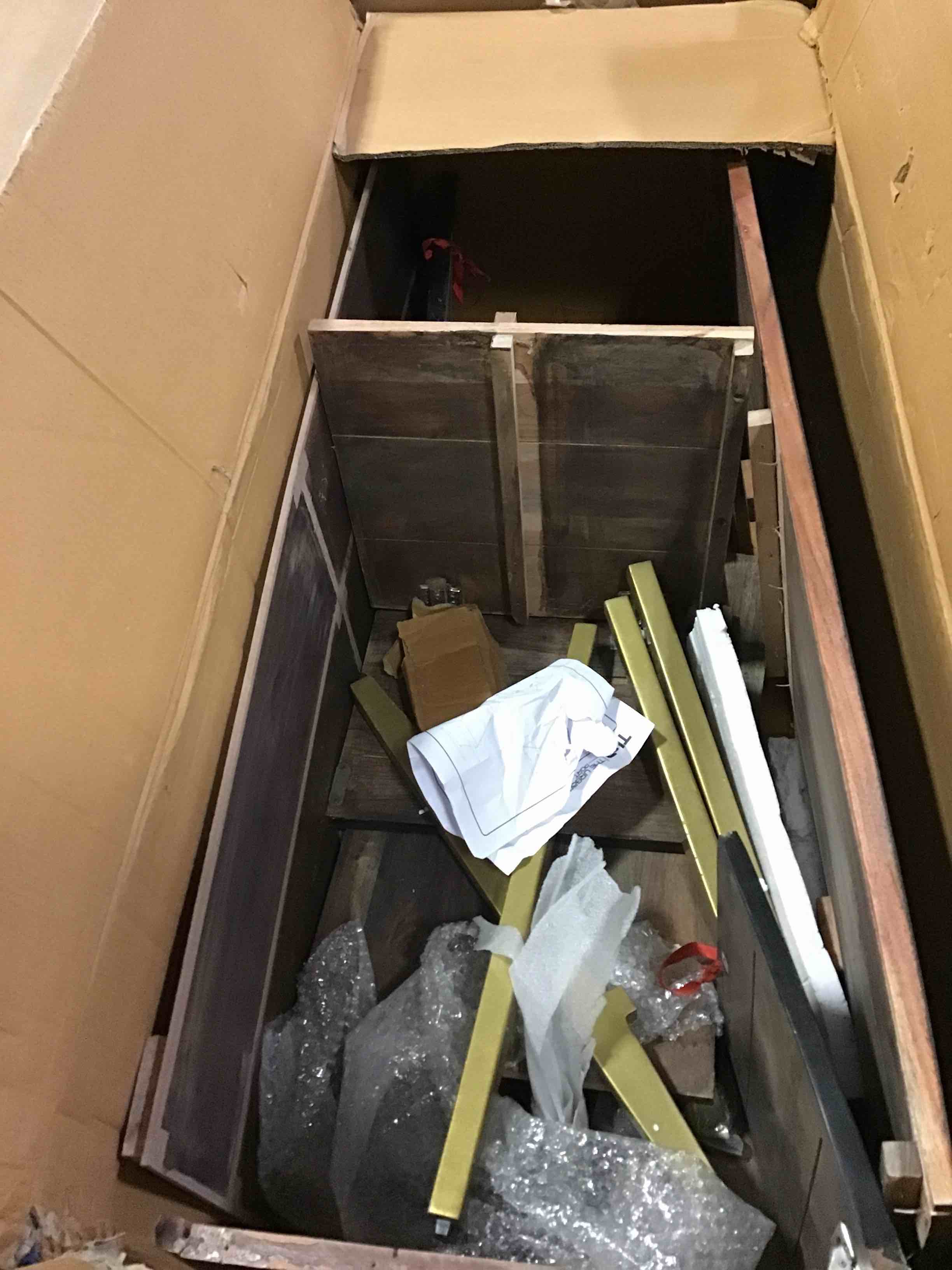 https://s3.amazonaws.com/lotting-images-prod/bidfta/RED5251609_1692101497142.jpeg