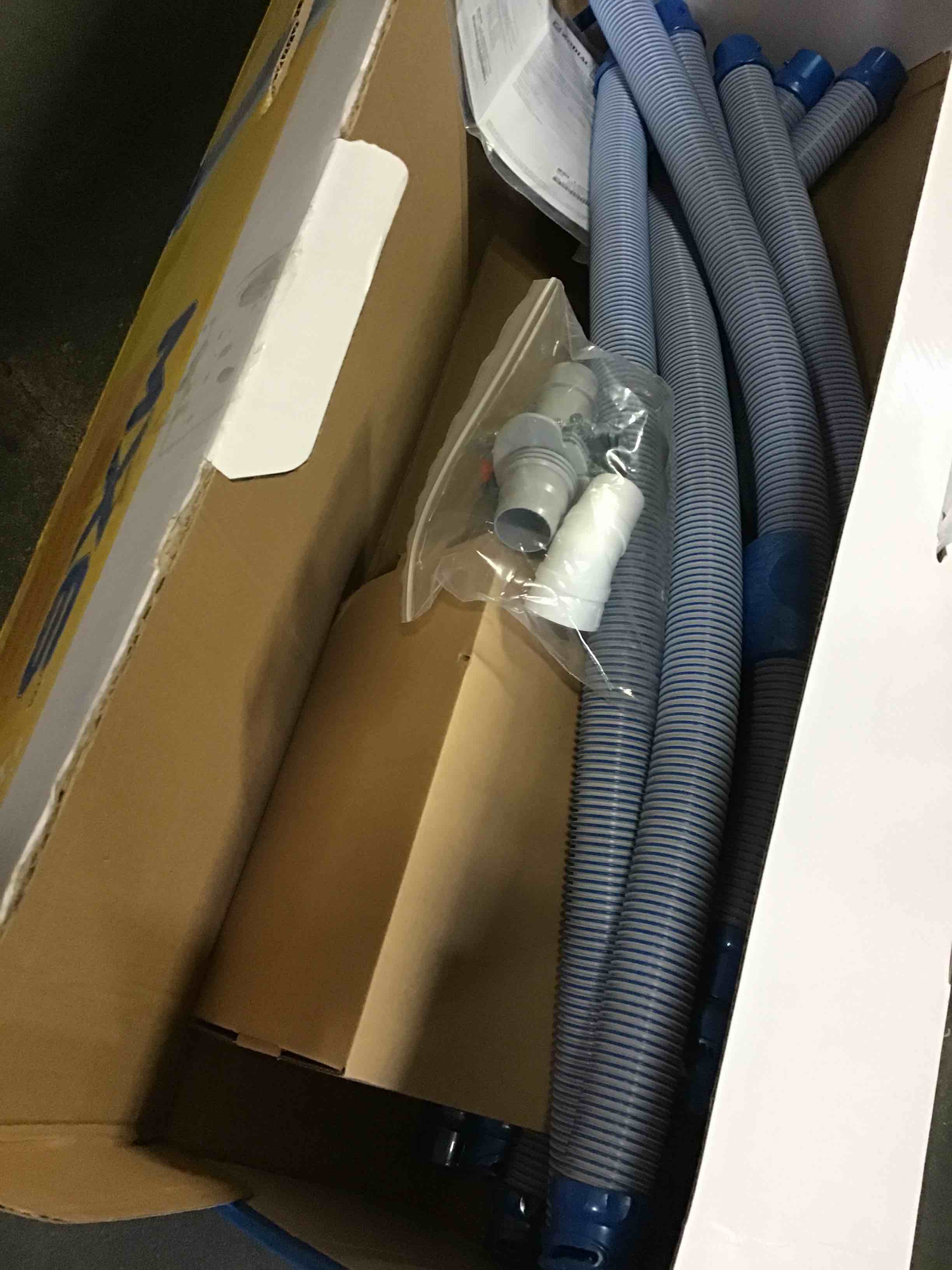 https://s3.amazonaws.com/lotting-images-prod/bidfta/RED5251754_1692127579452.jpeg