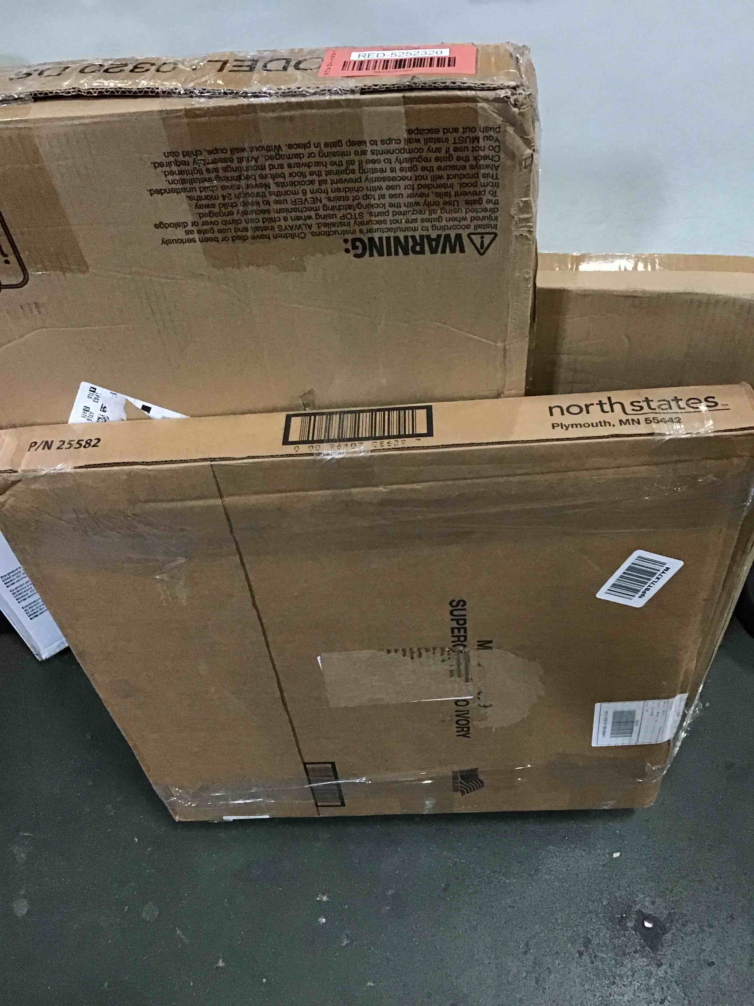 https://s3.amazonaws.com/lotting-images-prod/bidfta/RED5252320_1692275109512.jpeg