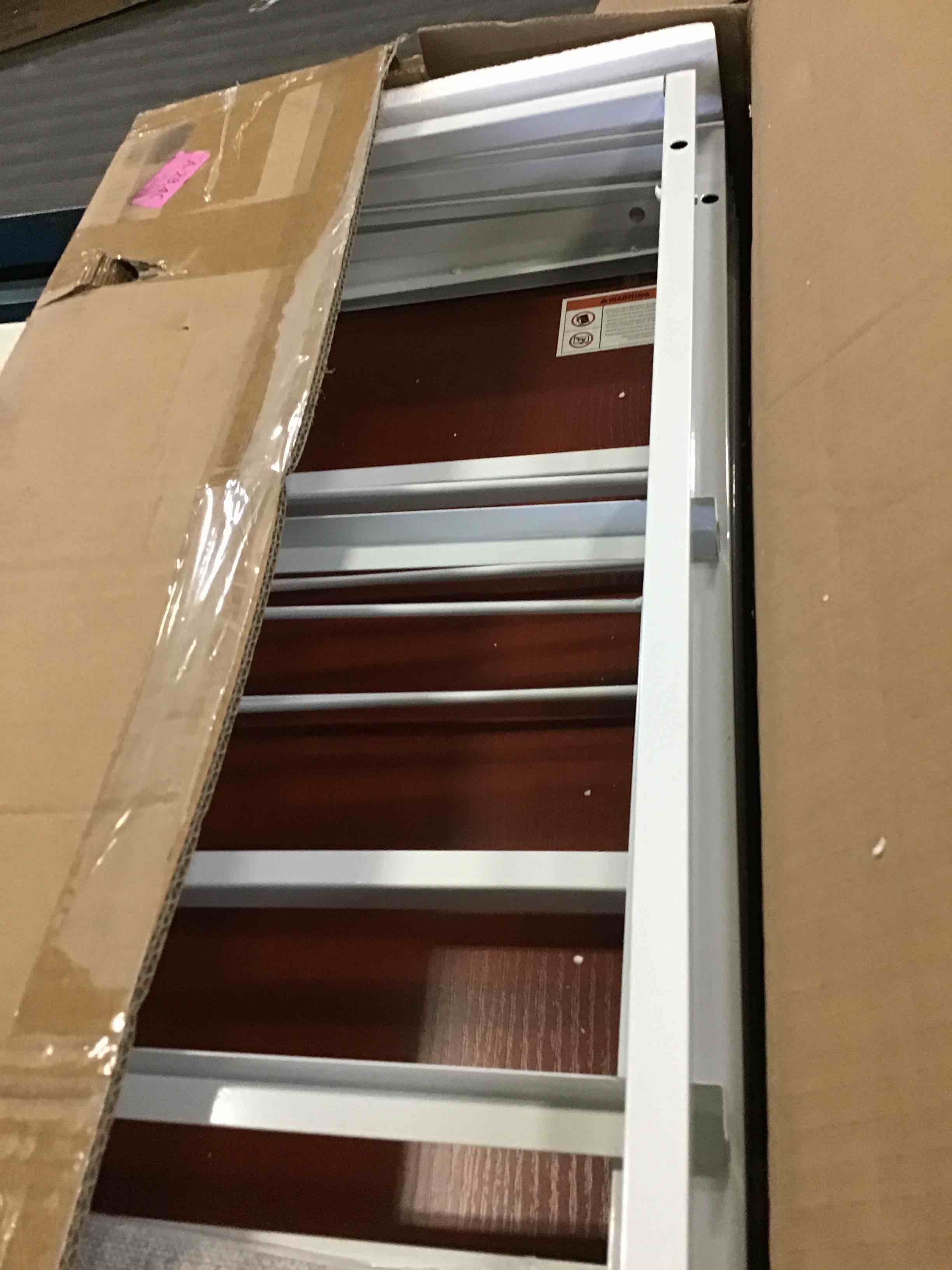 https://s3.amazonaws.com/lotting-images-prod/bidfta/RED5252538_1692365953520.jpeg