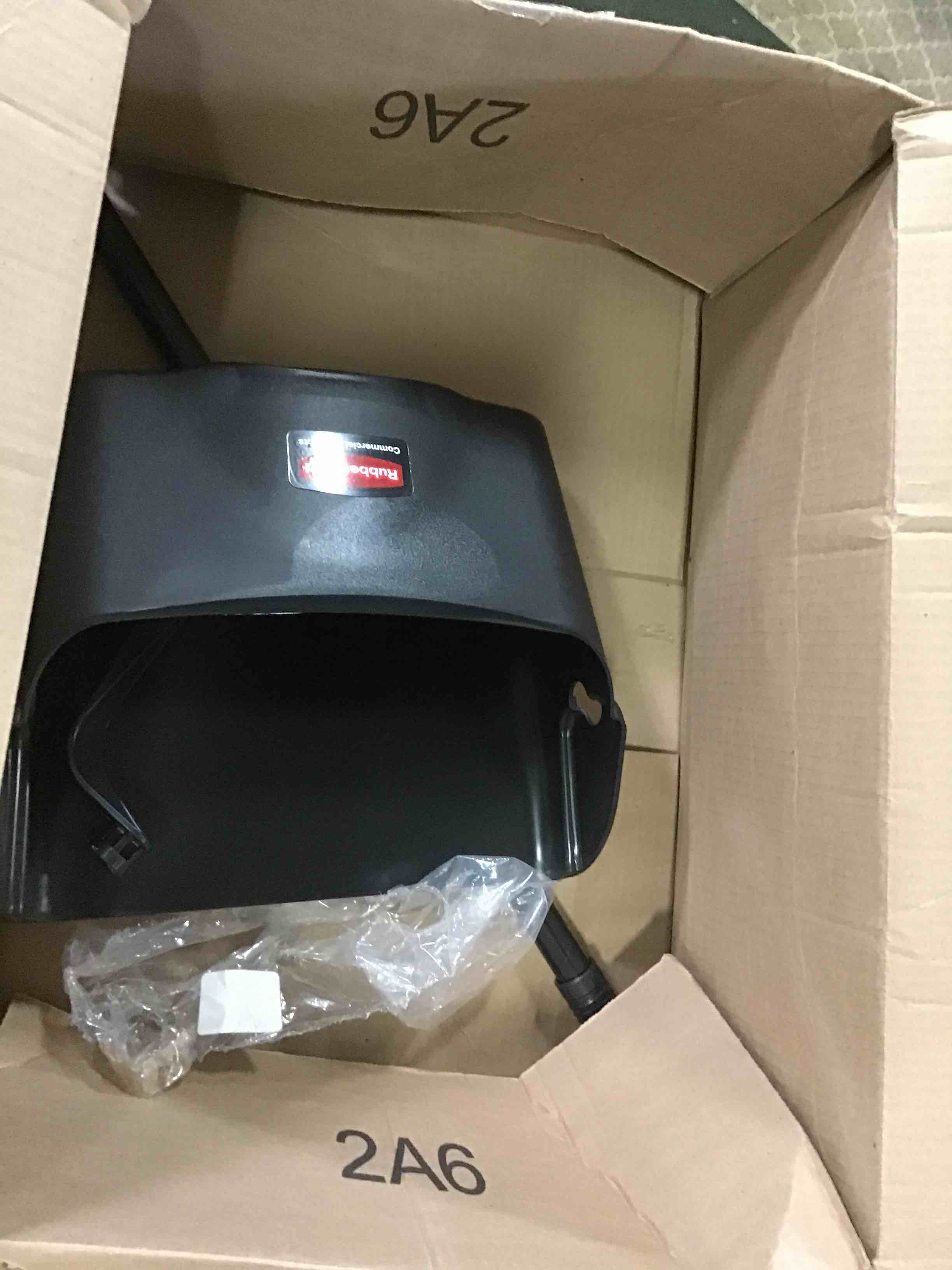 https://s3.amazonaws.com/lotting-images-prod/bidfta/RED5252561_1692370697790.jpeg