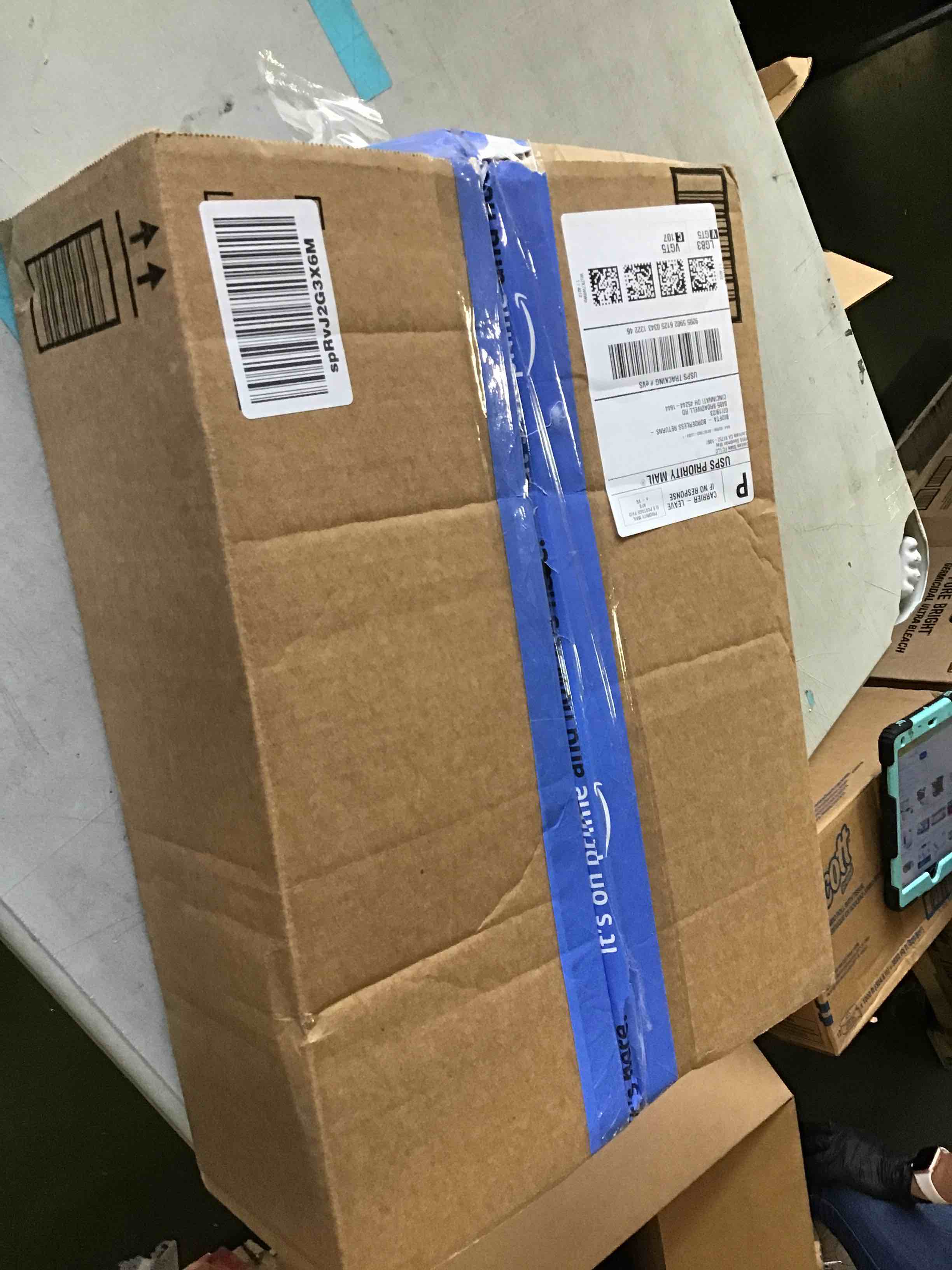 https://s3.amazonaws.com/lotting-images-prod/bidfta/RED5254017_1692625357882.jpeg