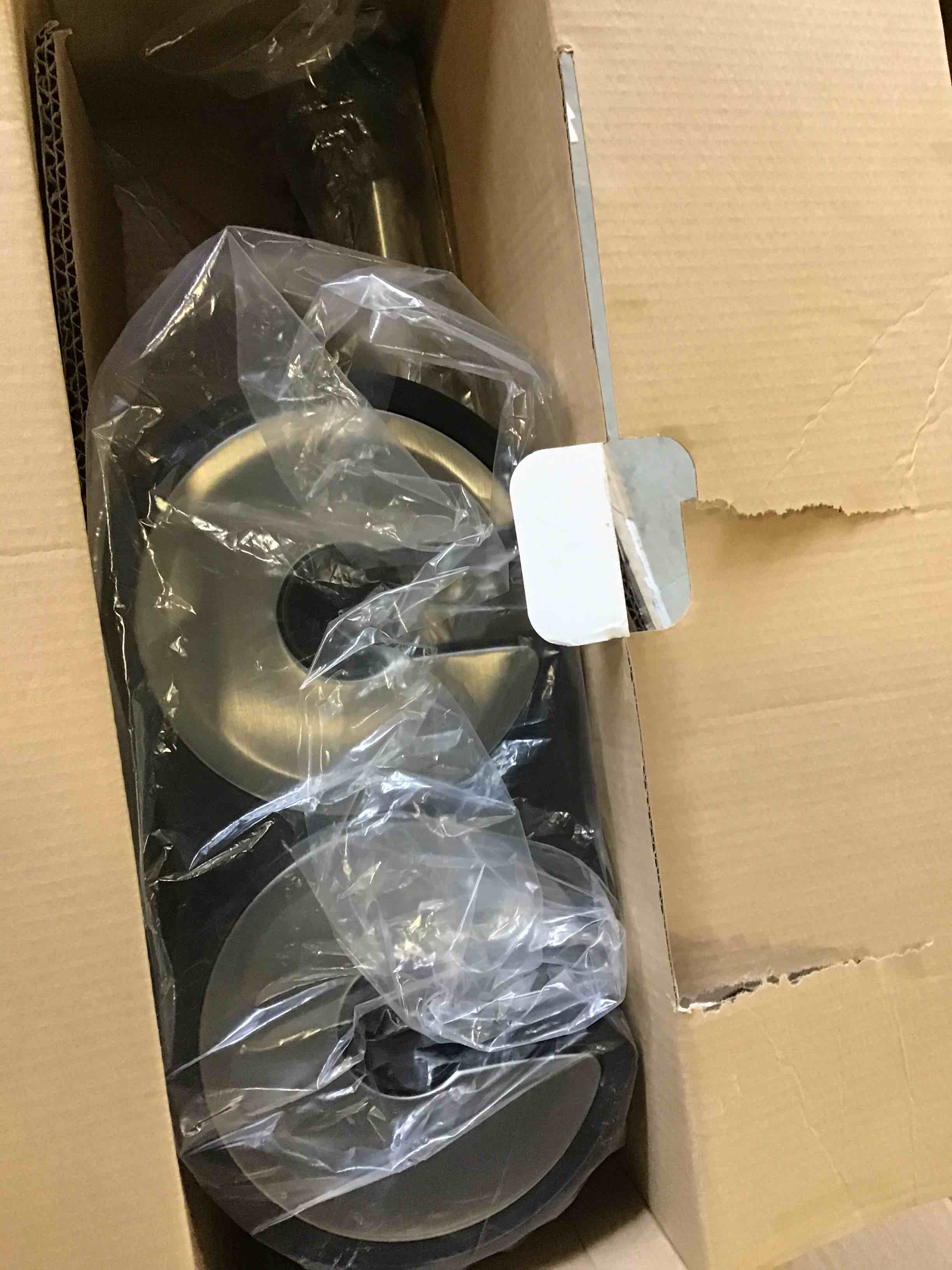 https://s3.amazonaws.com/lotting-images-prod/bidfta/RED5254512_1692733384307.jpeg