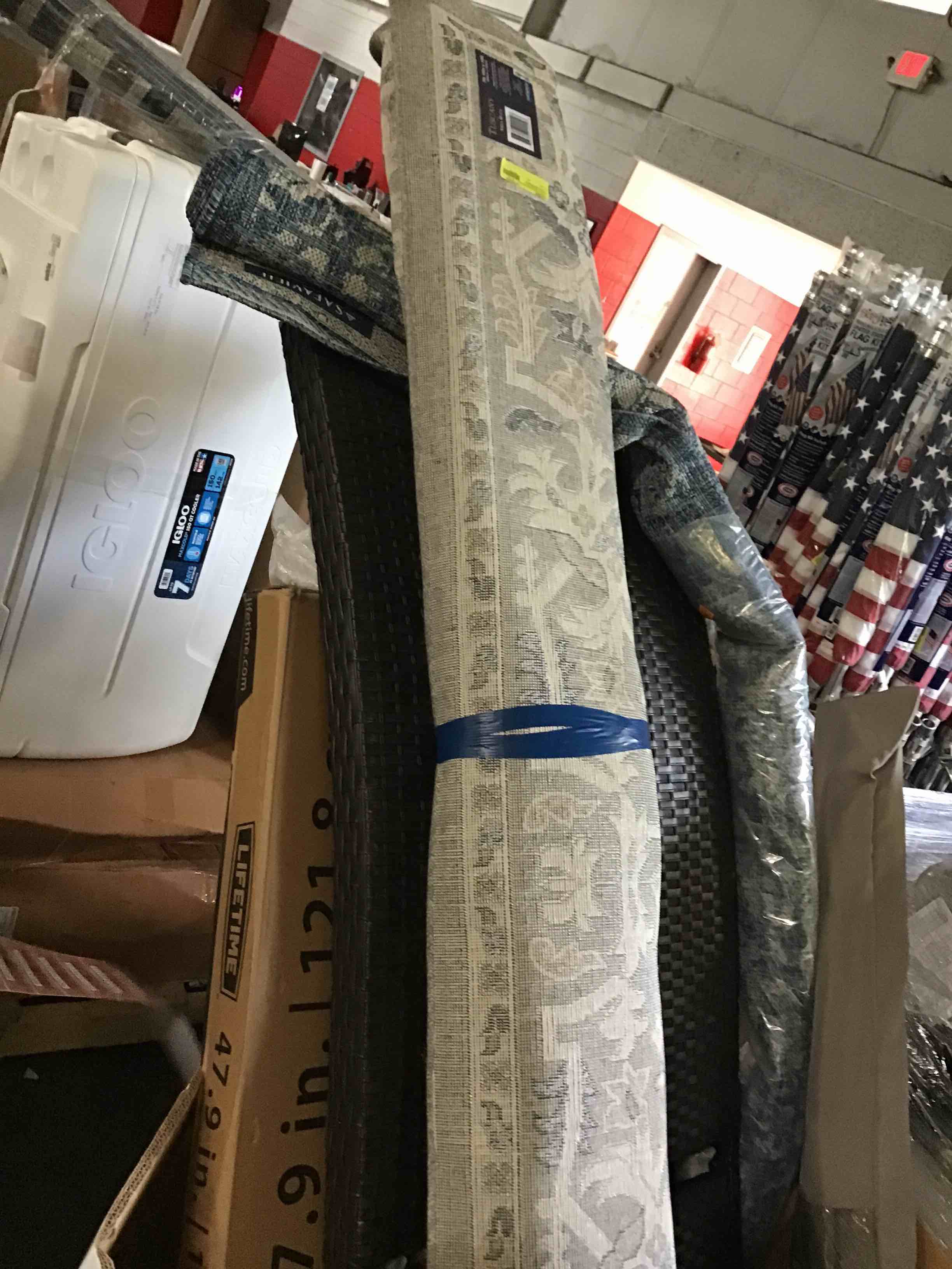 https://s3.amazonaws.com/lotting-images-prod/bidfta/RED5256403_1692906597518.jpeg
