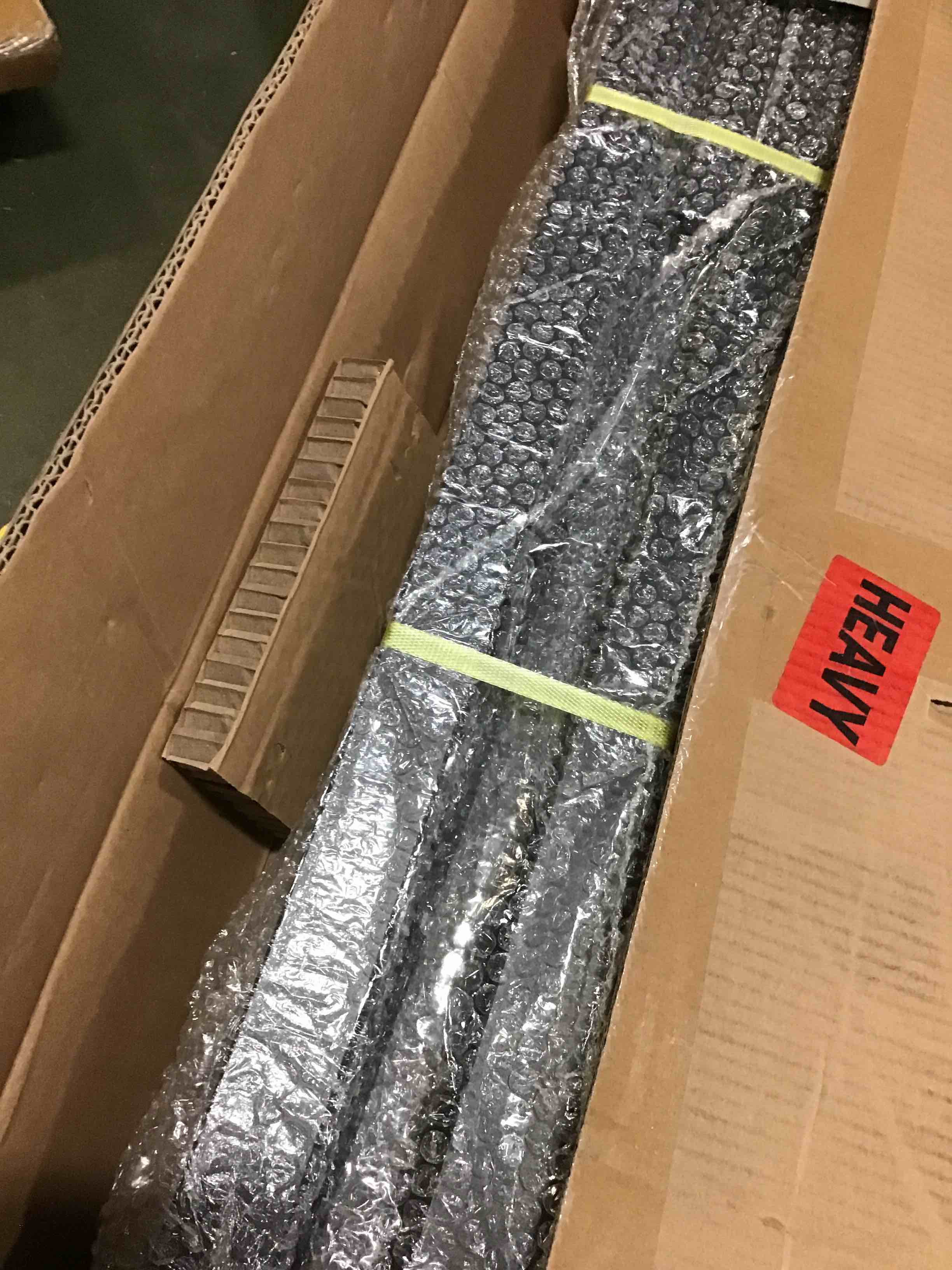 https://s3.amazonaws.com/lotting-images-prod/bidfta/RED5258973_1692629177228.jpeg