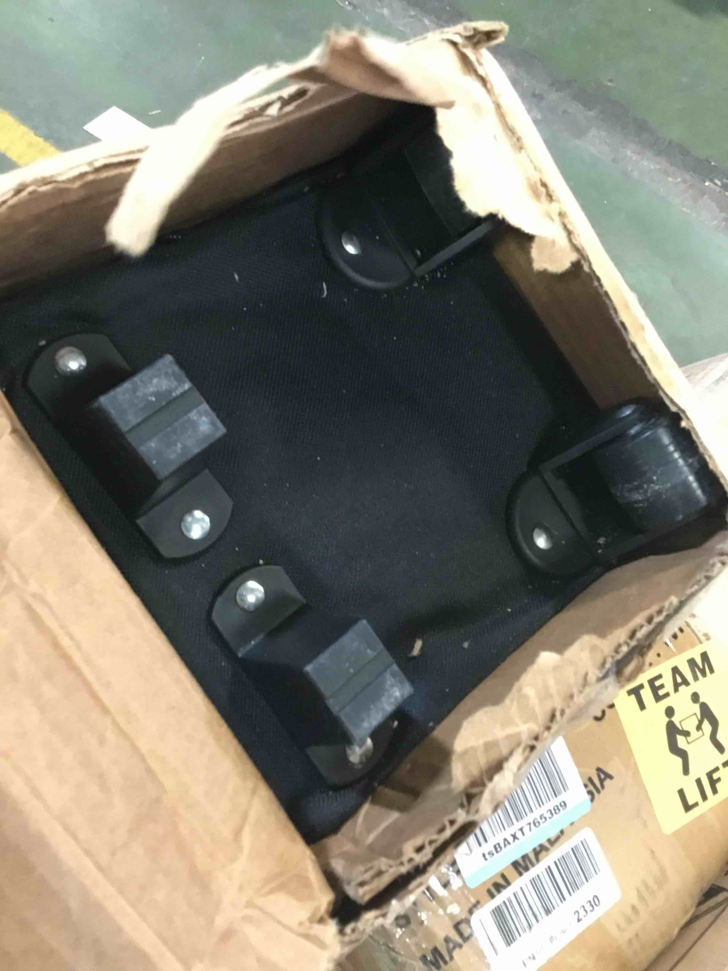 https://s3.amazonaws.com/lotting-images-prod/bidfta/RED5259147_1692709308727.jpeg