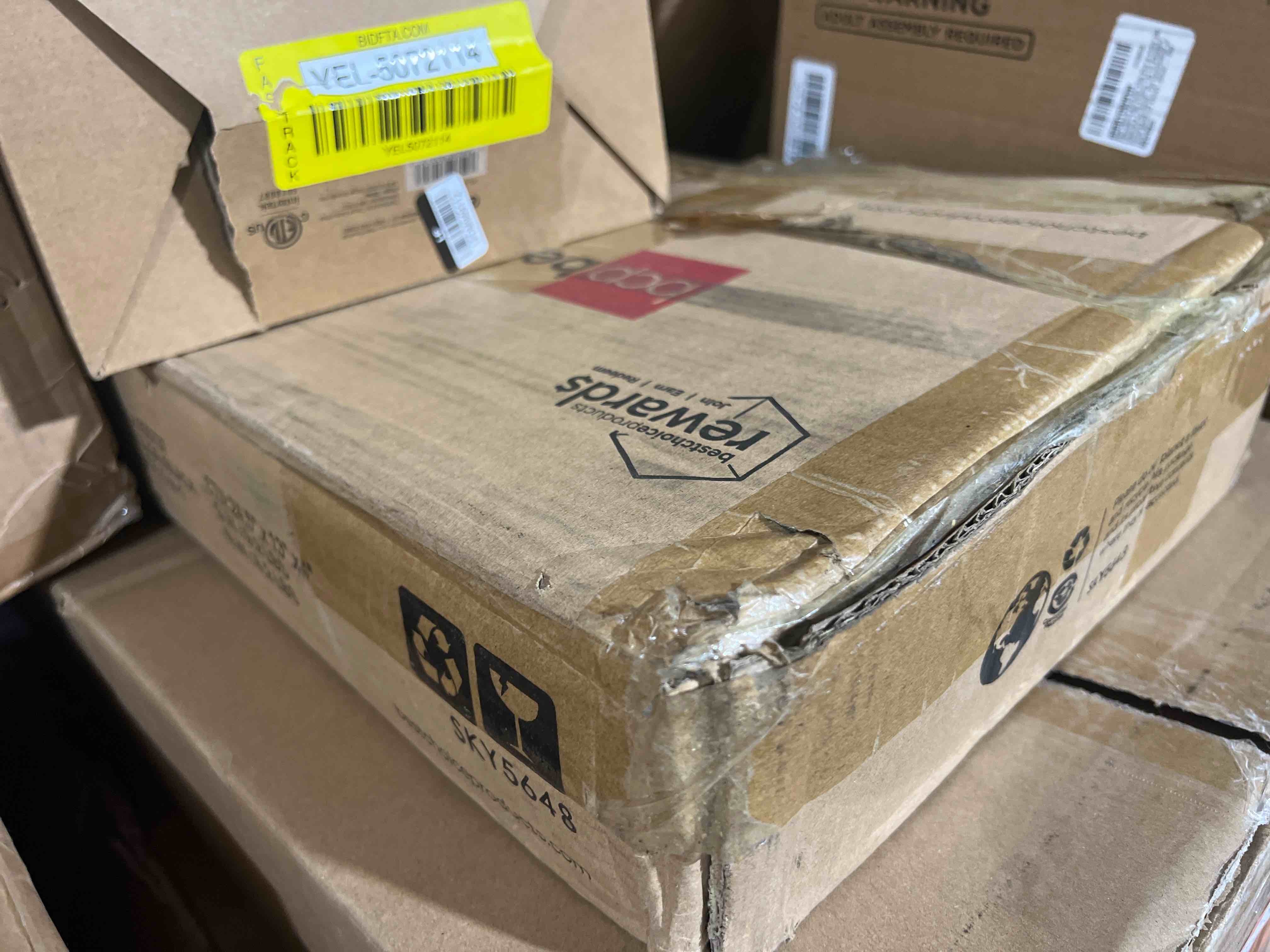 https://s3.amazonaws.com/lotting-images-prod/bidfta/RED5260954_1691974183886.jpeg