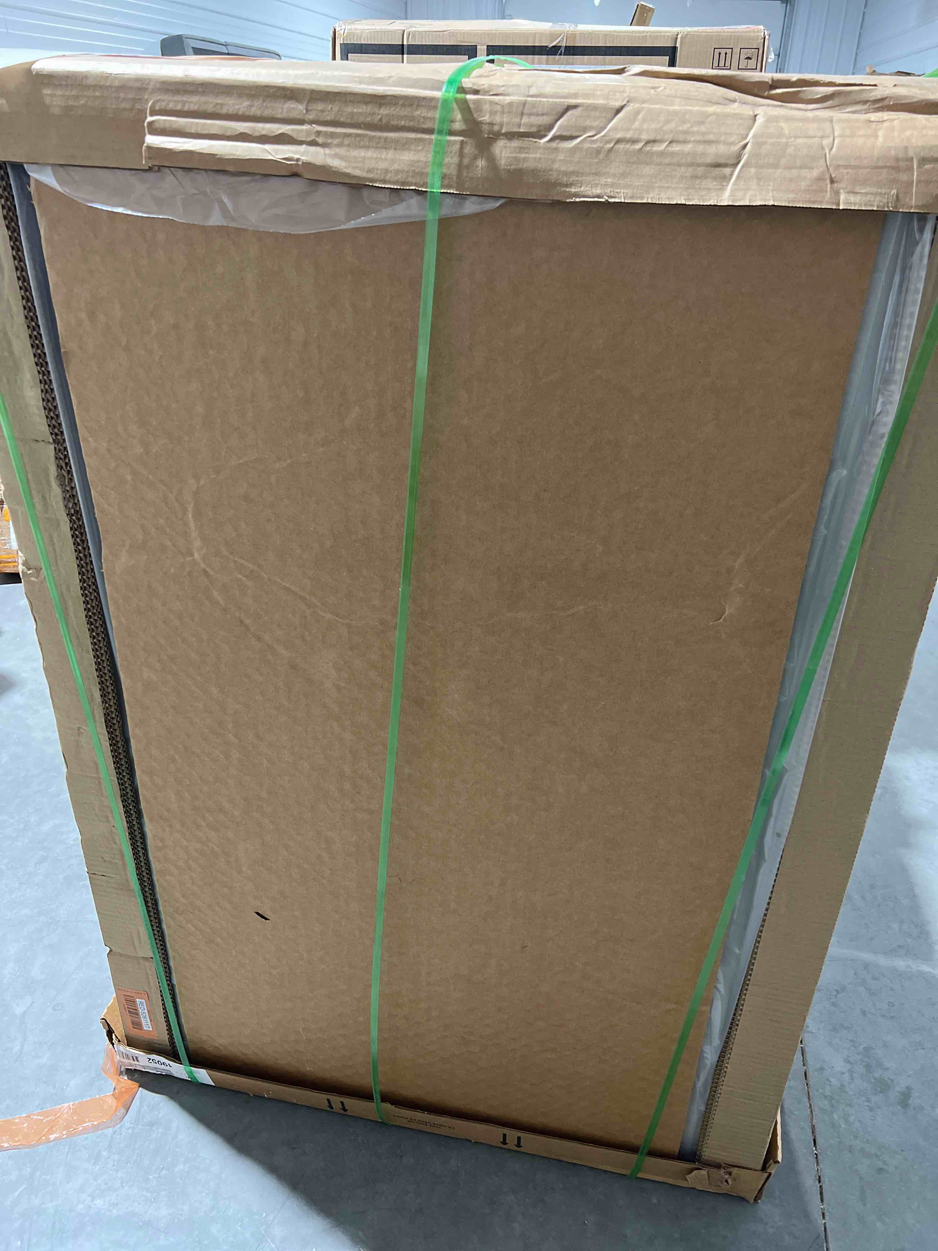 https://s3.amazonaws.com/lotting-images-prod/bidfta/RED5261280_1696912283923.jpeg