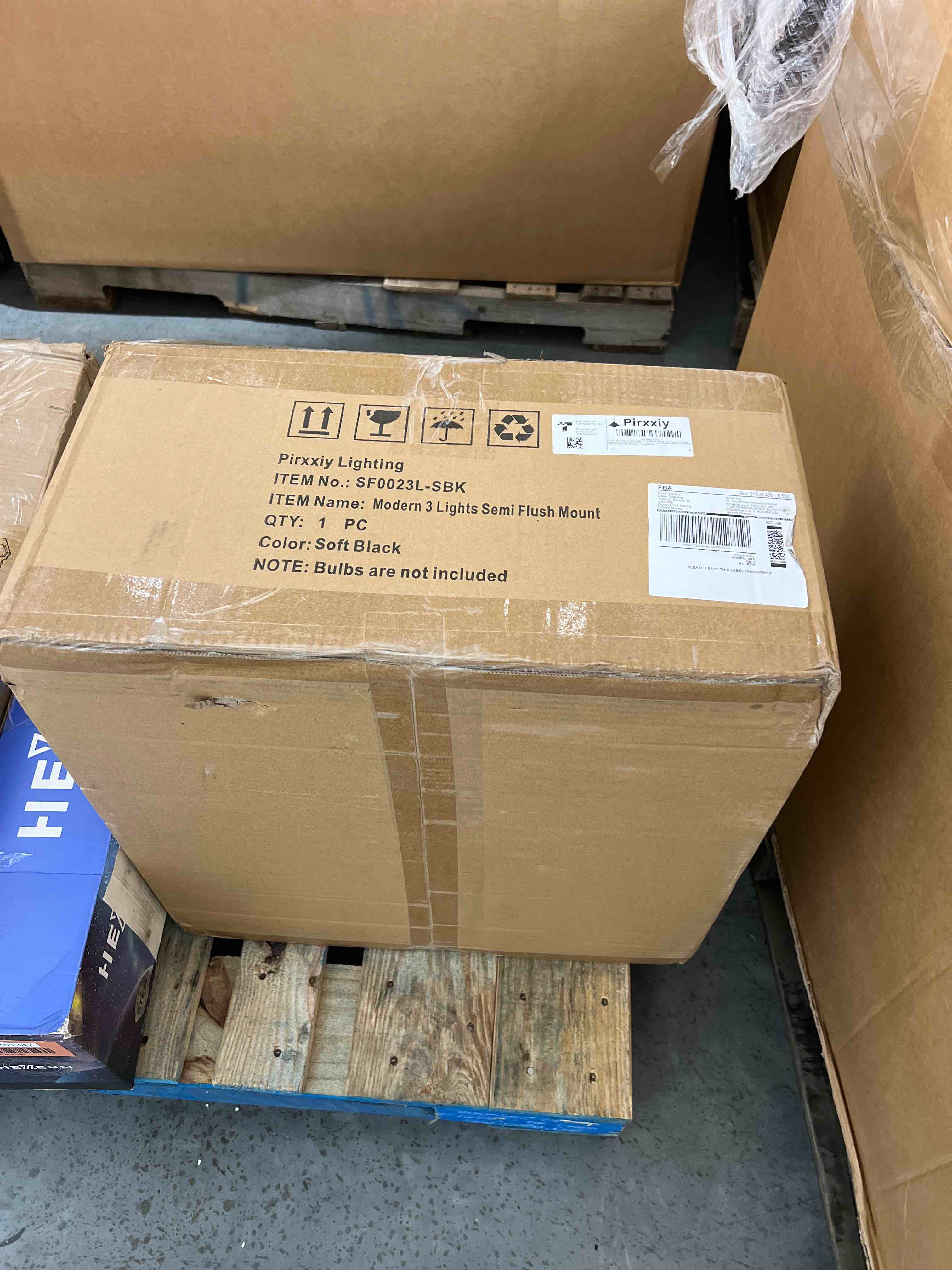 https://s3.amazonaws.com/lotting-images-prod/bidfta/RED5261350_1697930748639.jpeg