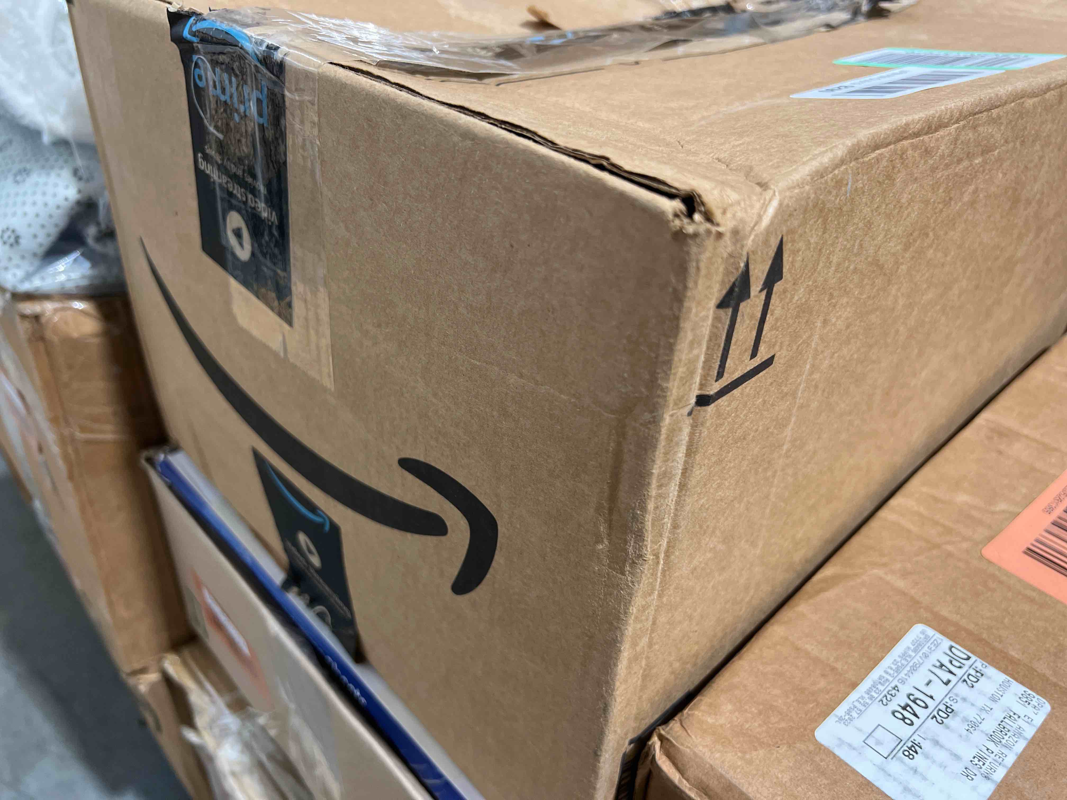 https://s3.amazonaws.com/lotting-images-prod/bidfta/RED5261369_1697945803049.jpeg