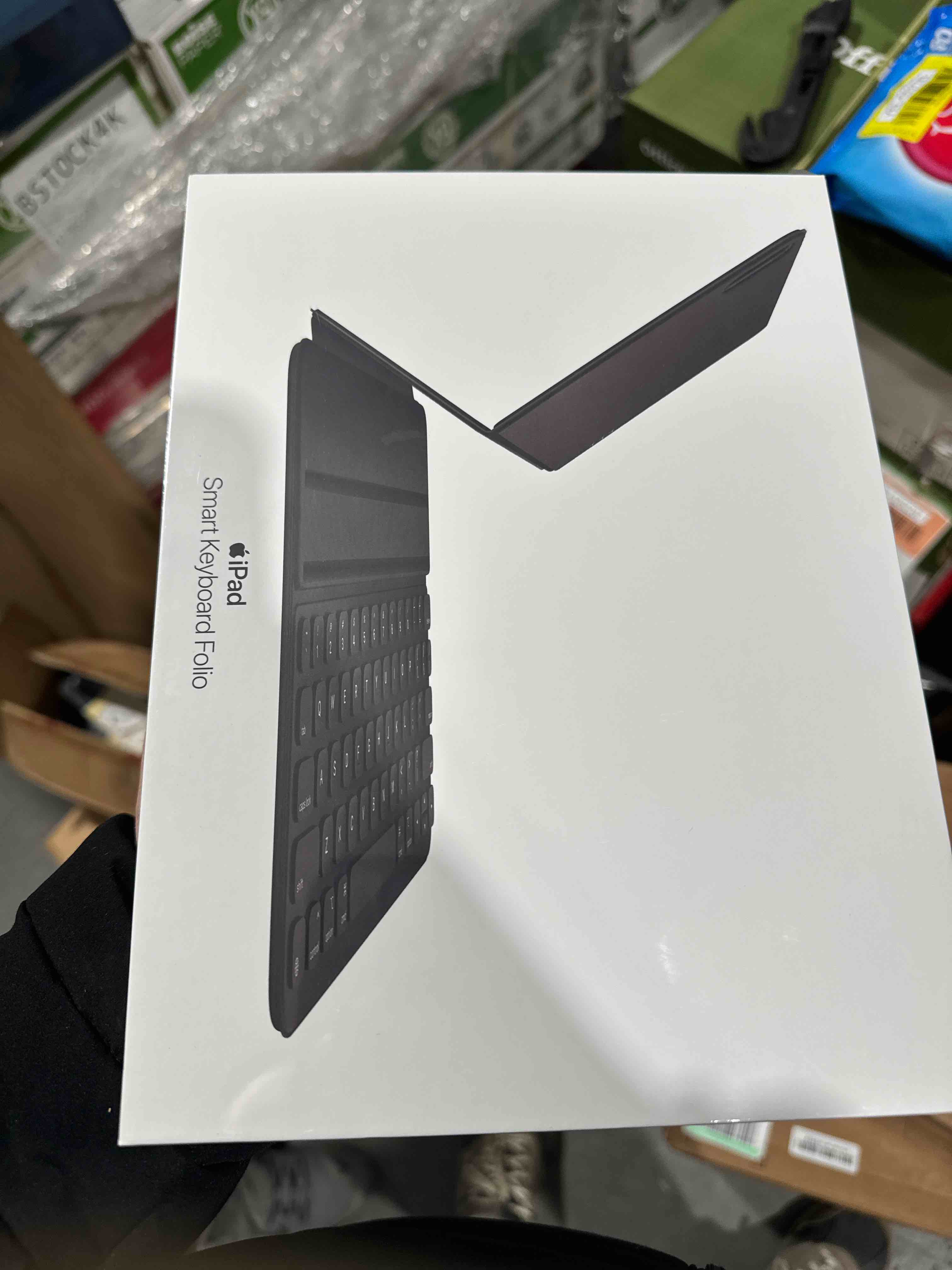 https://s3.amazonaws.com/lotting-images-prod/bidfta/RED5262287_1704172371617.jpeg