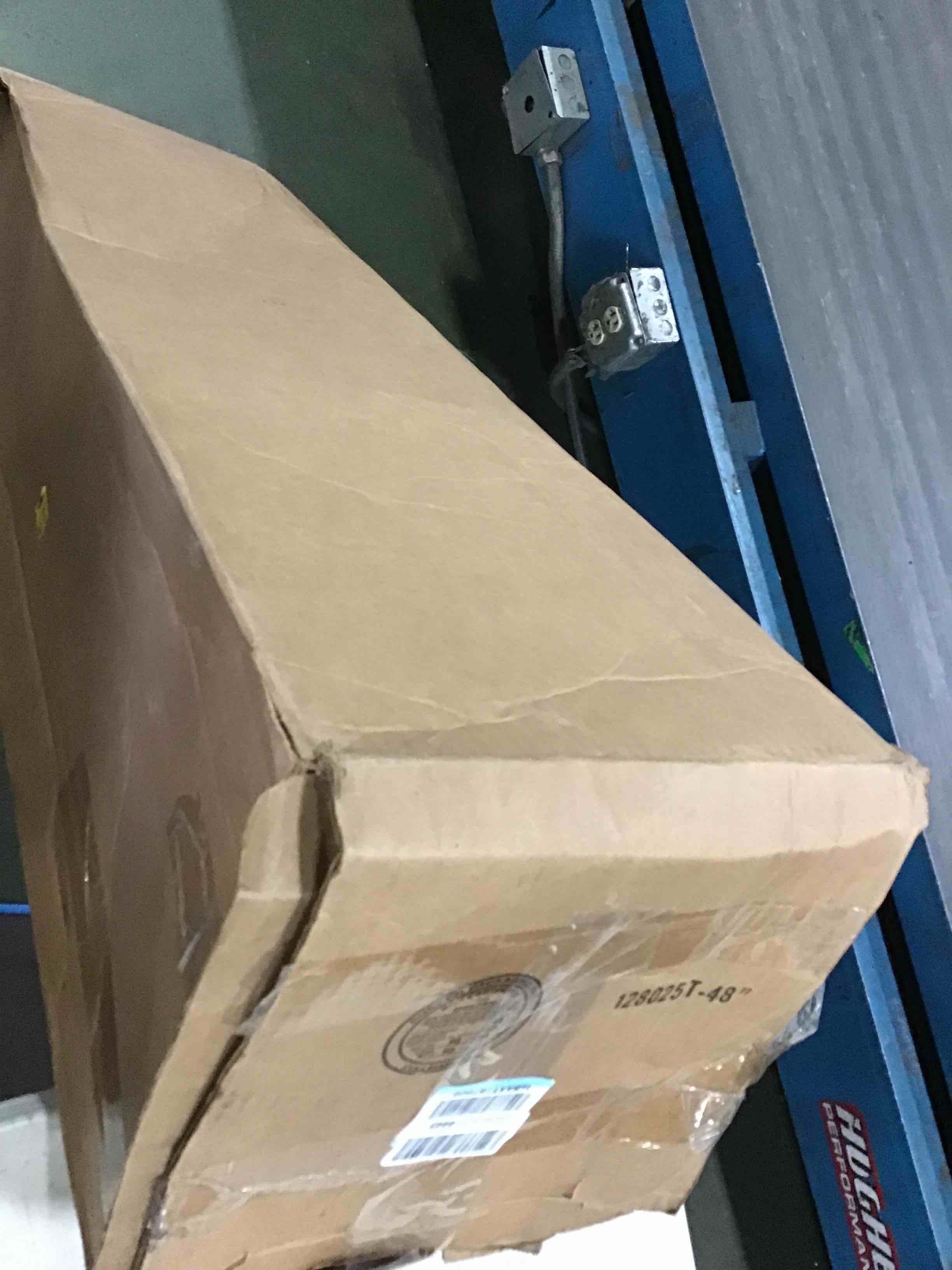 https://s3.amazonaws.com/lotting-images-prod/bidfta/RED5264632_1695060939420.jpeg