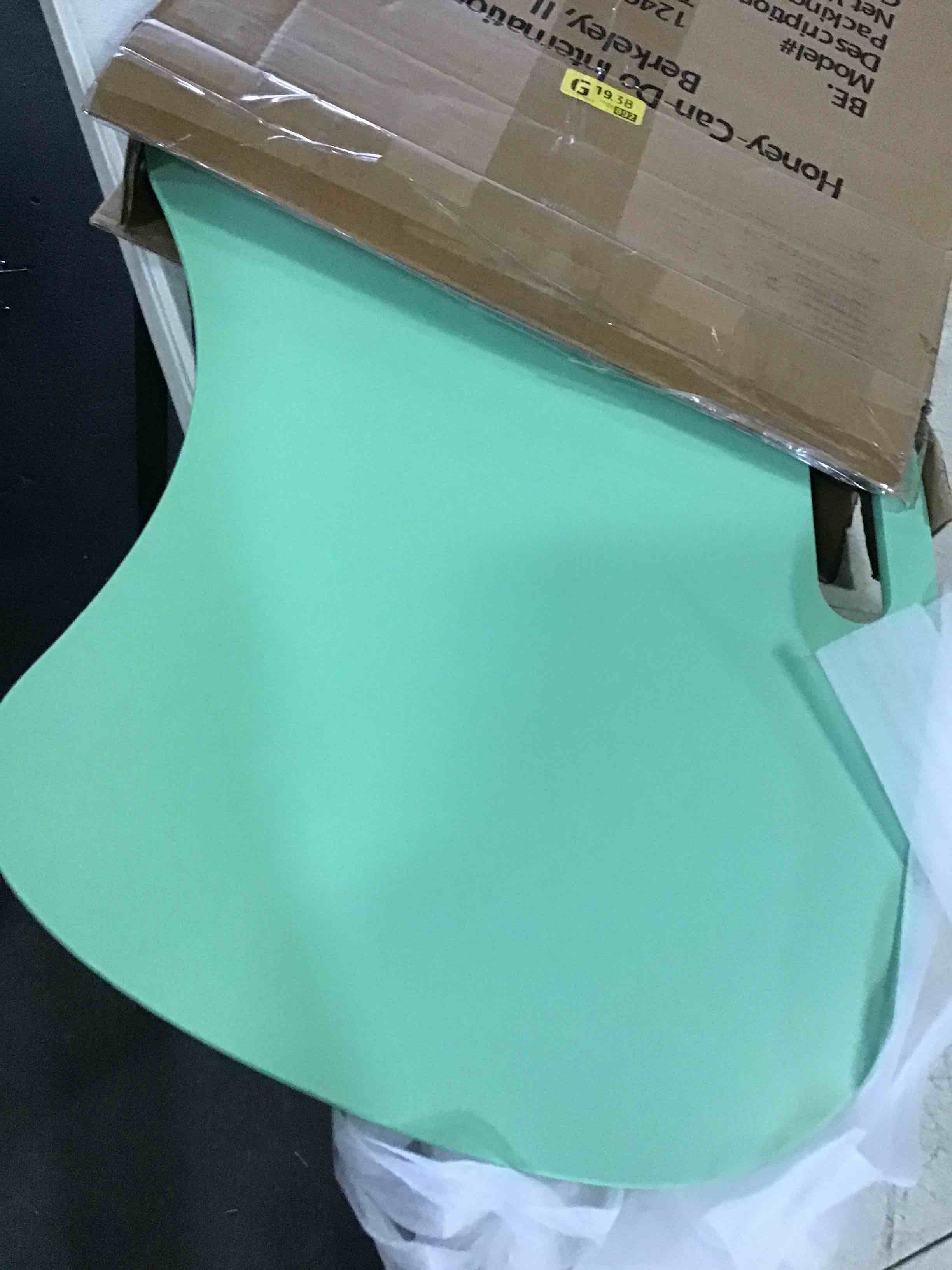 https://s3.amazonaws.com/lotting-images-prod/bidfta/RED5264894_1695146596296.jpeg