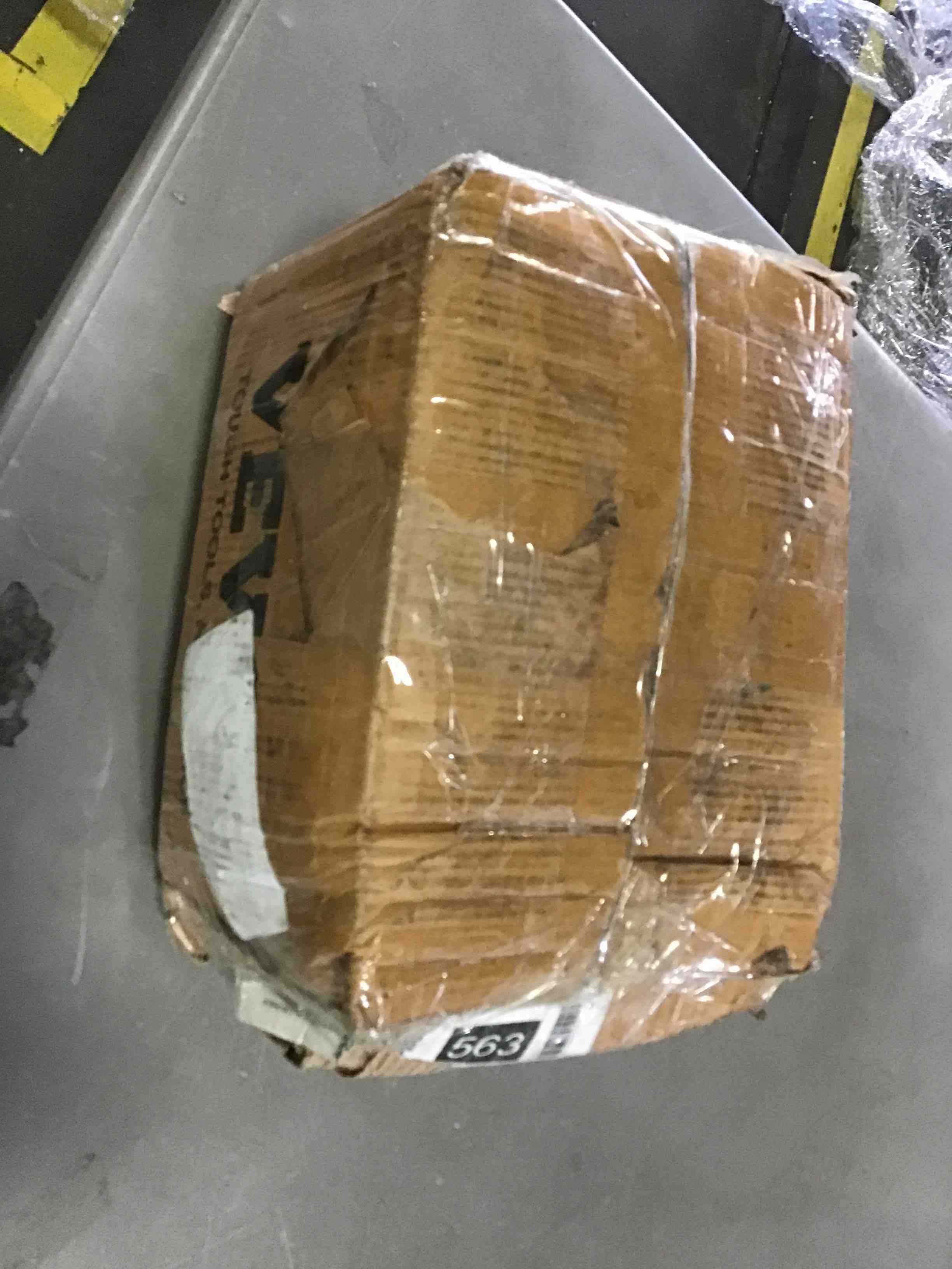 https://s3.amazonaws.com/lotting-images-prod/bidfta/RED5265272_1695306092556.jpeg