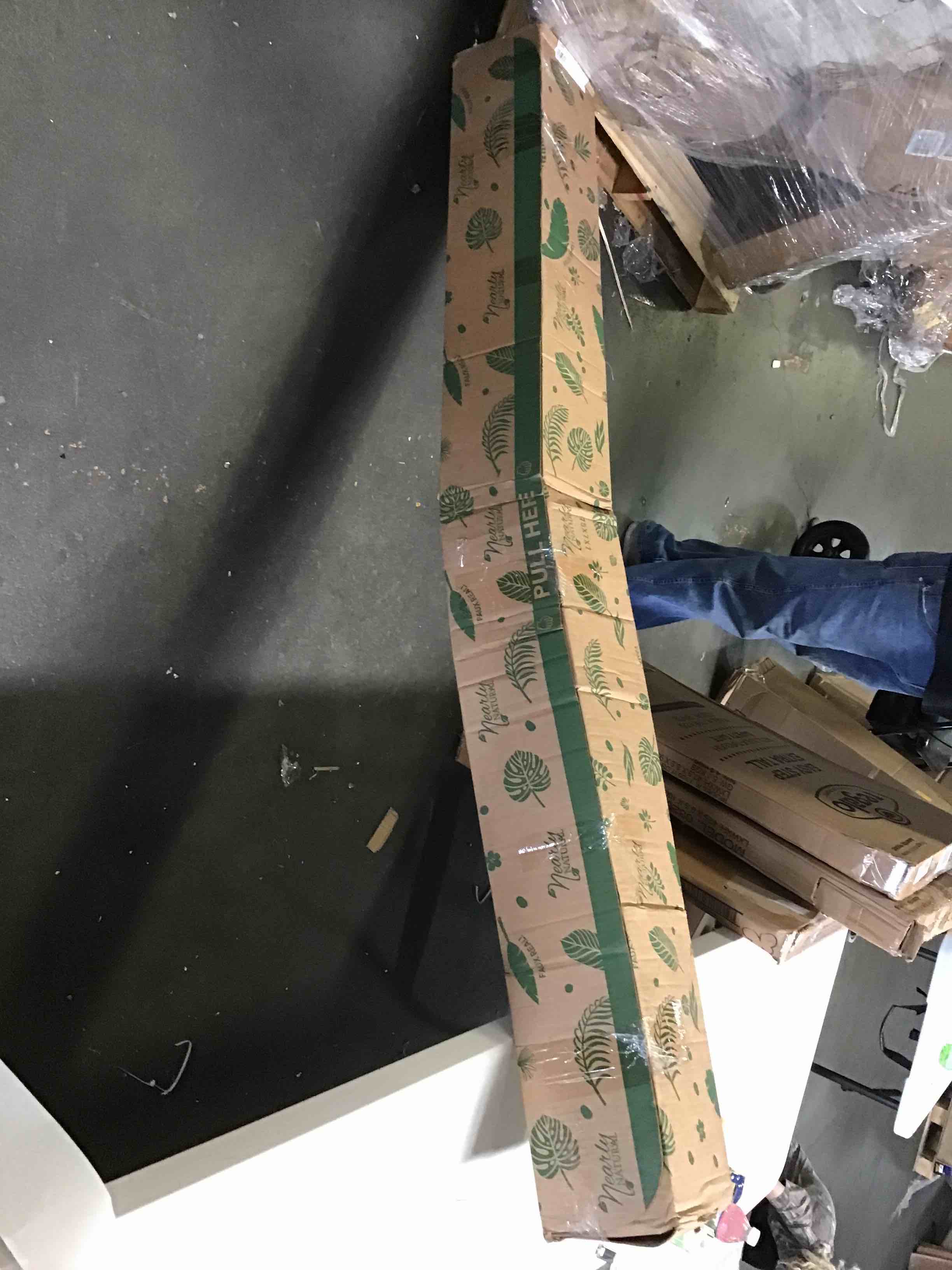 https://s3.amazonaws.com/lotting-images-prod/bidfta/RED5265602_1694632960526.jpeg