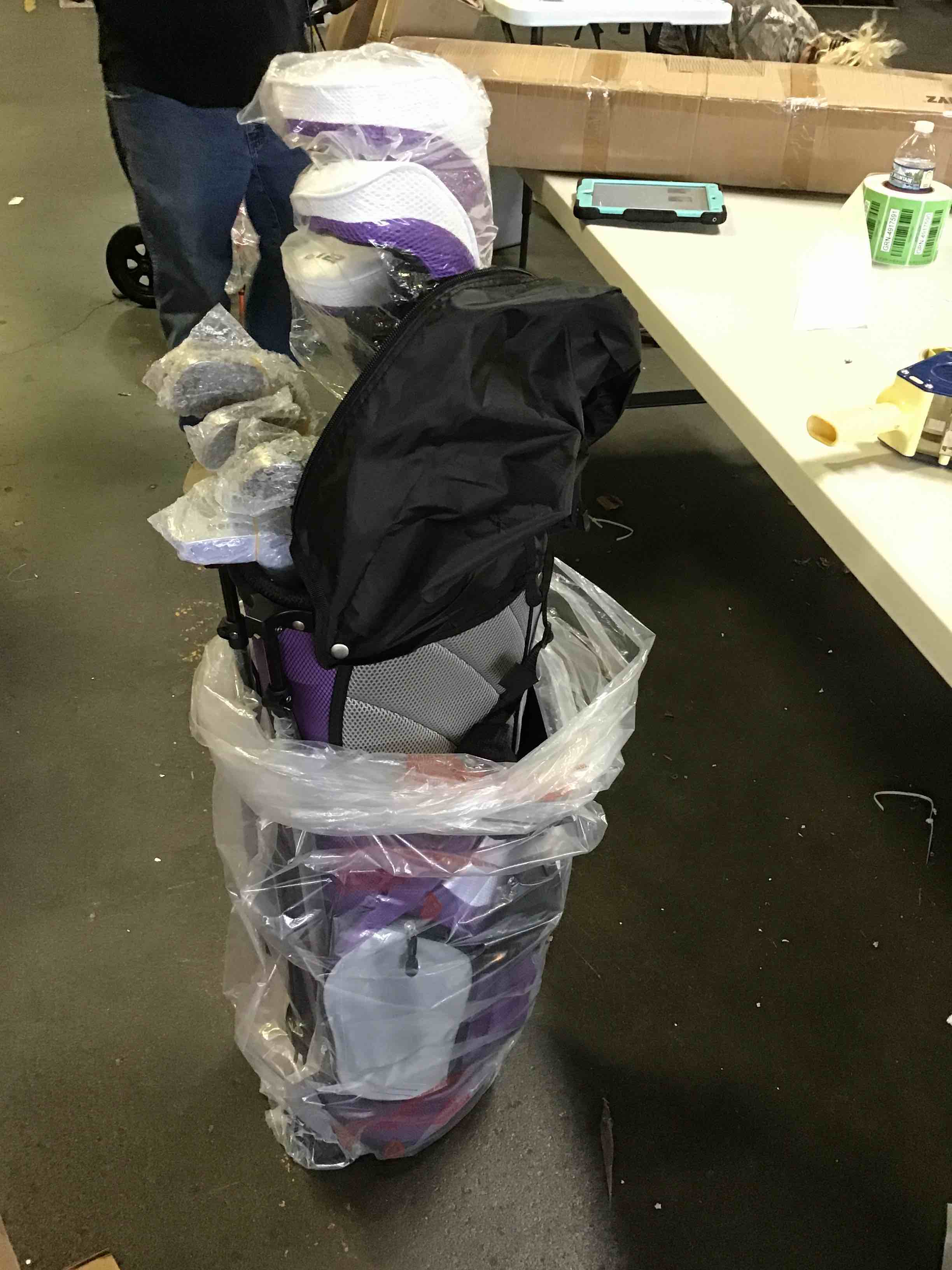 https://s3.amazonaws.com/lotting-images-prod/bidfta/RED5265603_1694633247836.jpeg