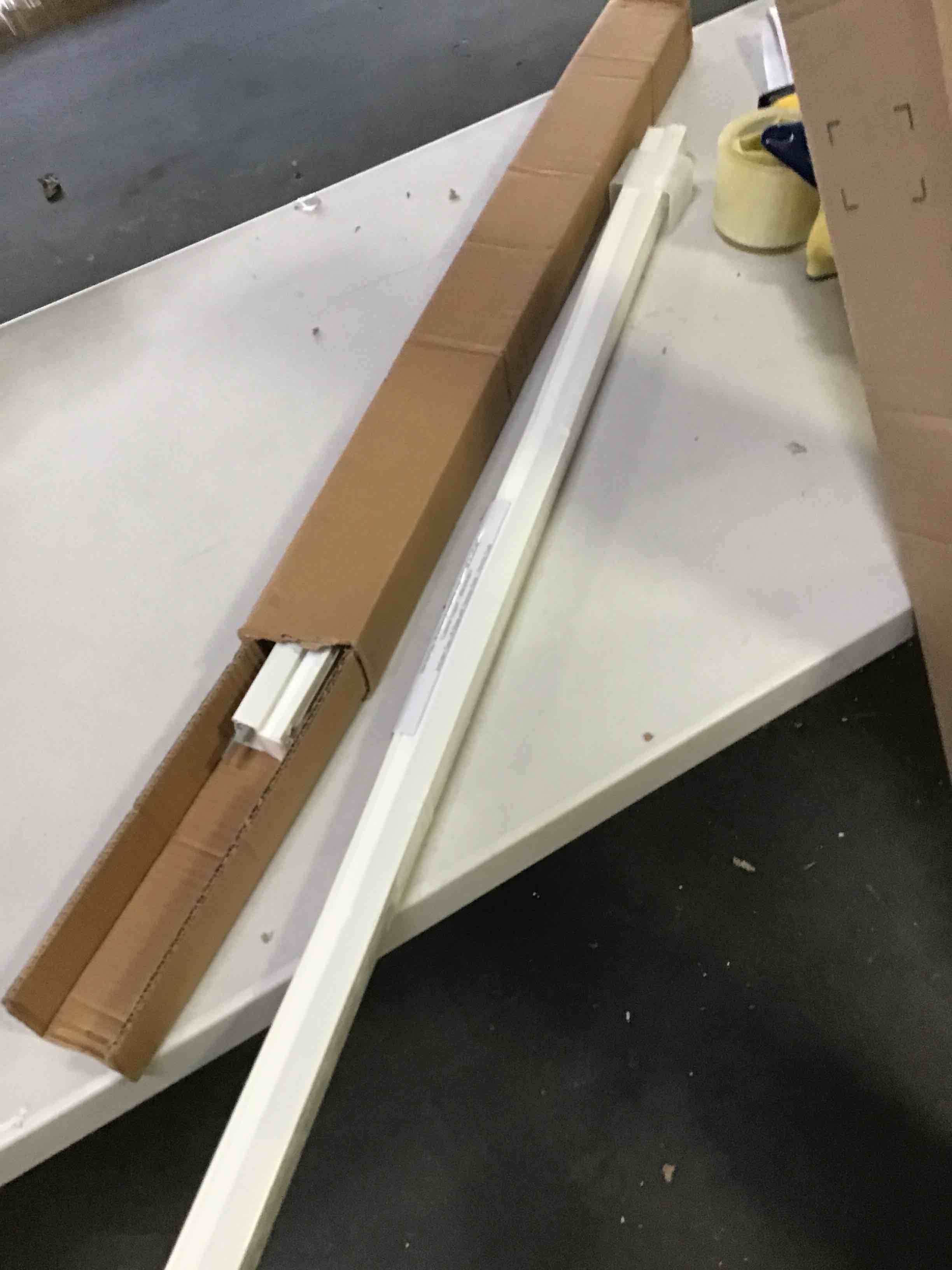 https://s3.amazonaws.com/lotting-images-prod/bidfta/RED5265670_1694711769953.jpeg