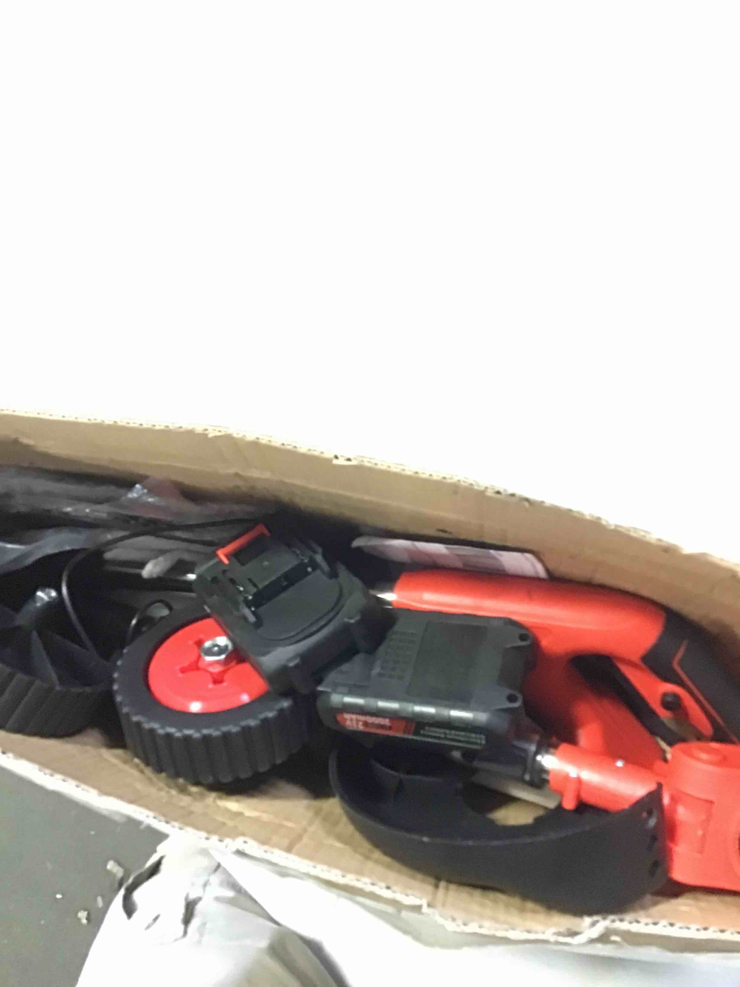 https://s3.amazonaws.com/lotting-images-prod/bidfta/RED5266158_1695388581459.jpeg