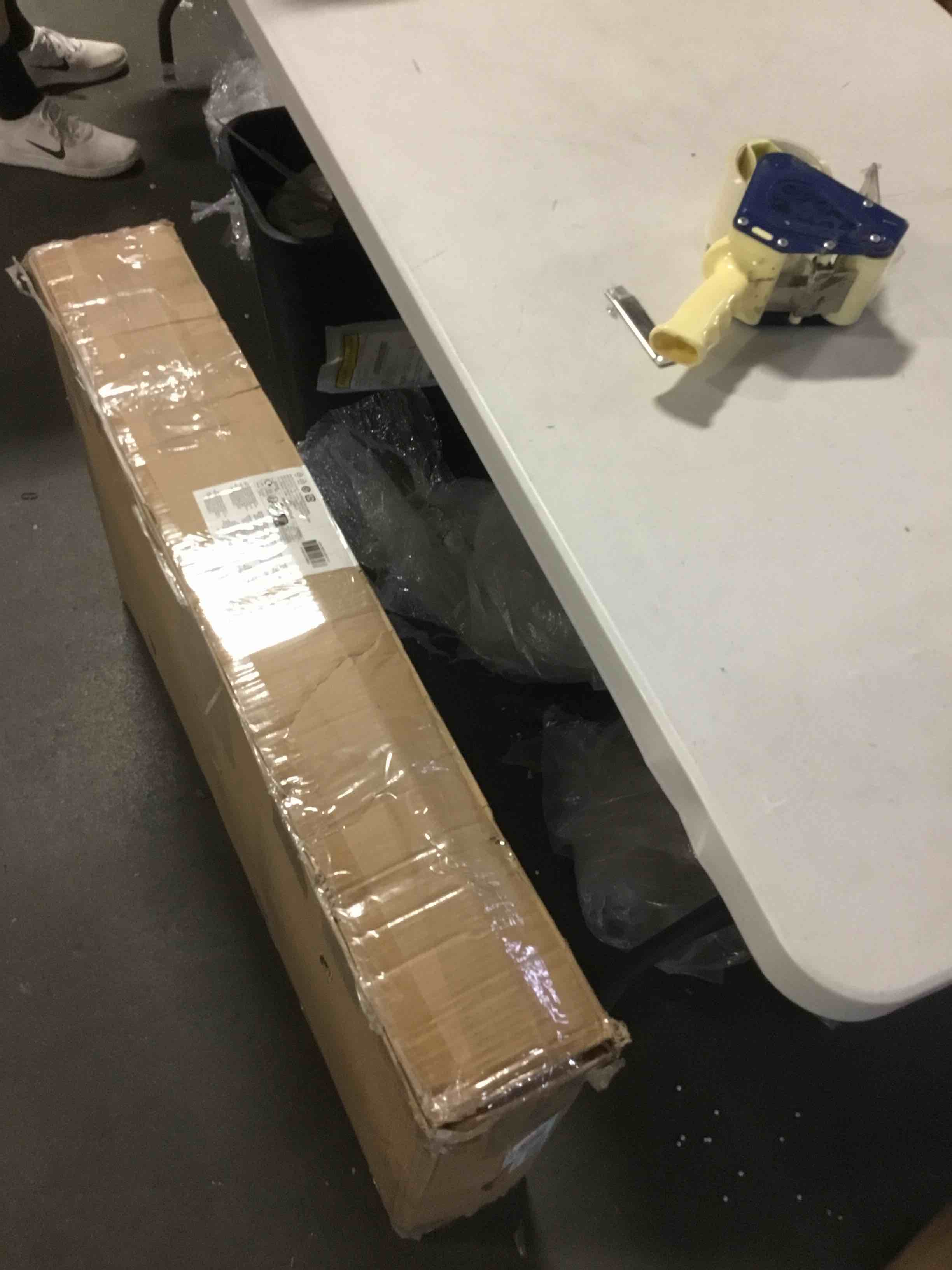 https://s3.amazonaws.com/lotting-images-prod/bidfta/RED5266232_1695643806625.jpeg