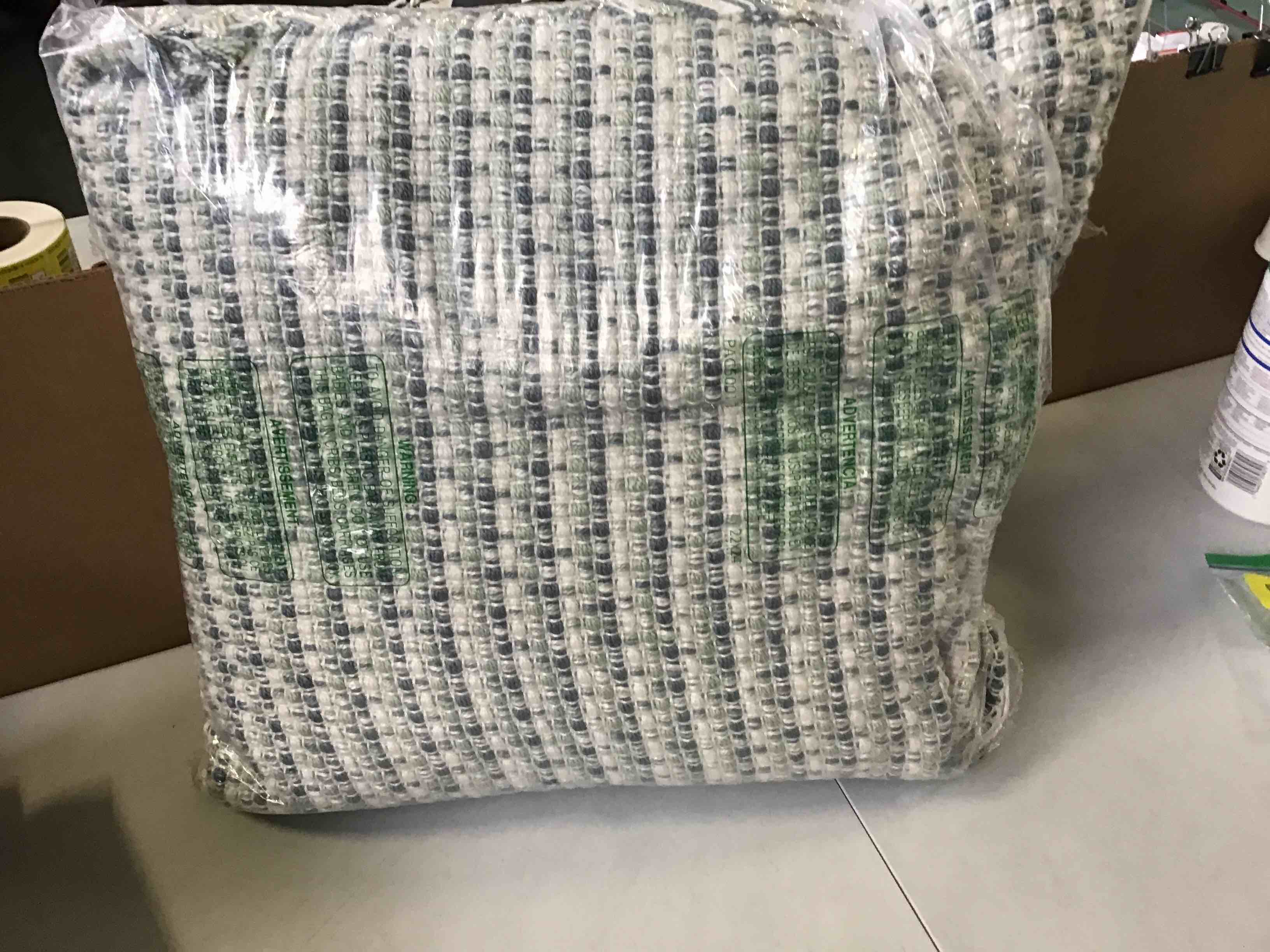 https://s3.amazonaws.com/lotting-images-prod/bidfta/RED5266894_1696530778487.jpeg