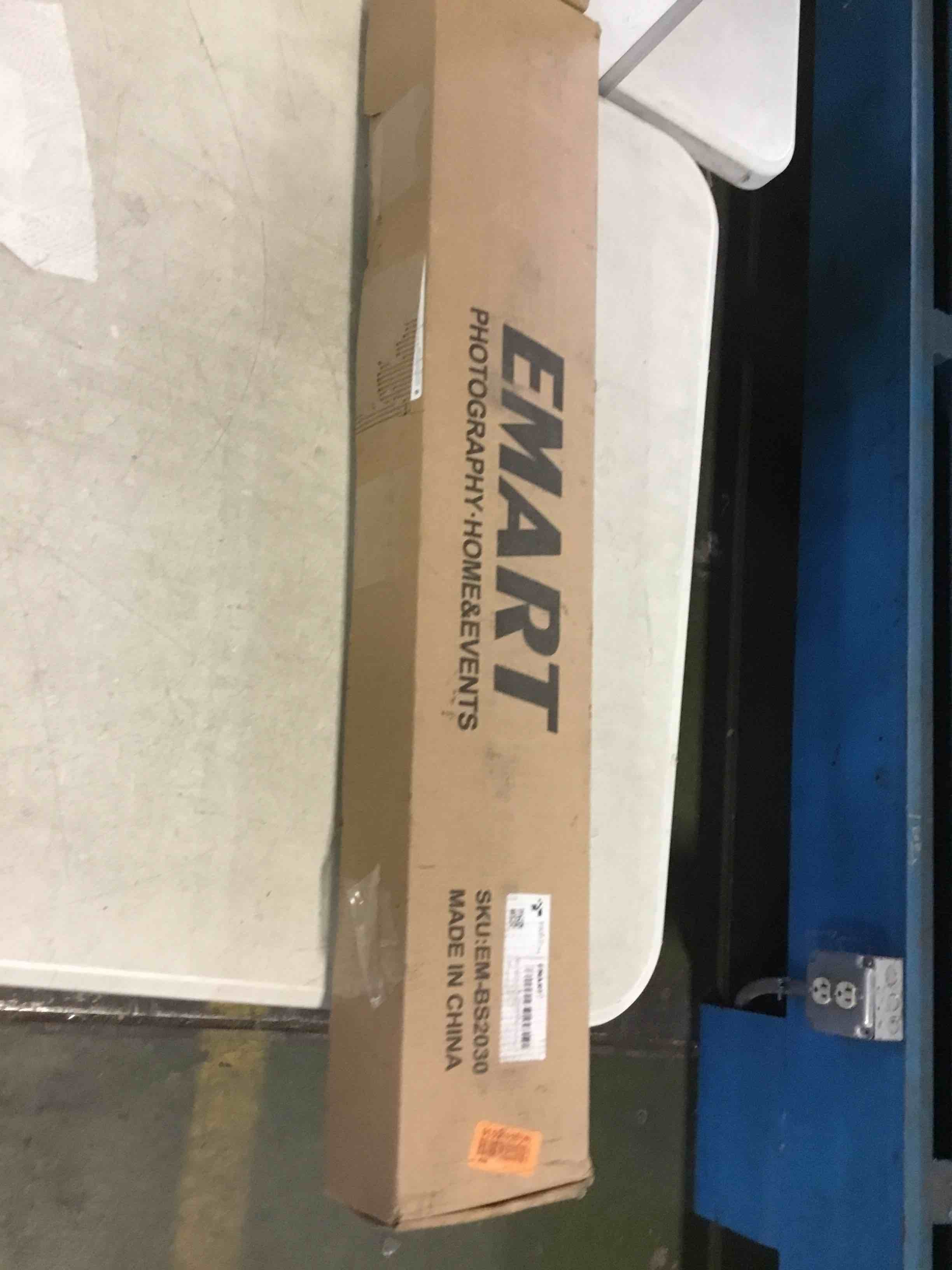 https://s3.amazonaws.com/lotting-images-prod/bidfta/RED5267088_1694625636920.jpeg