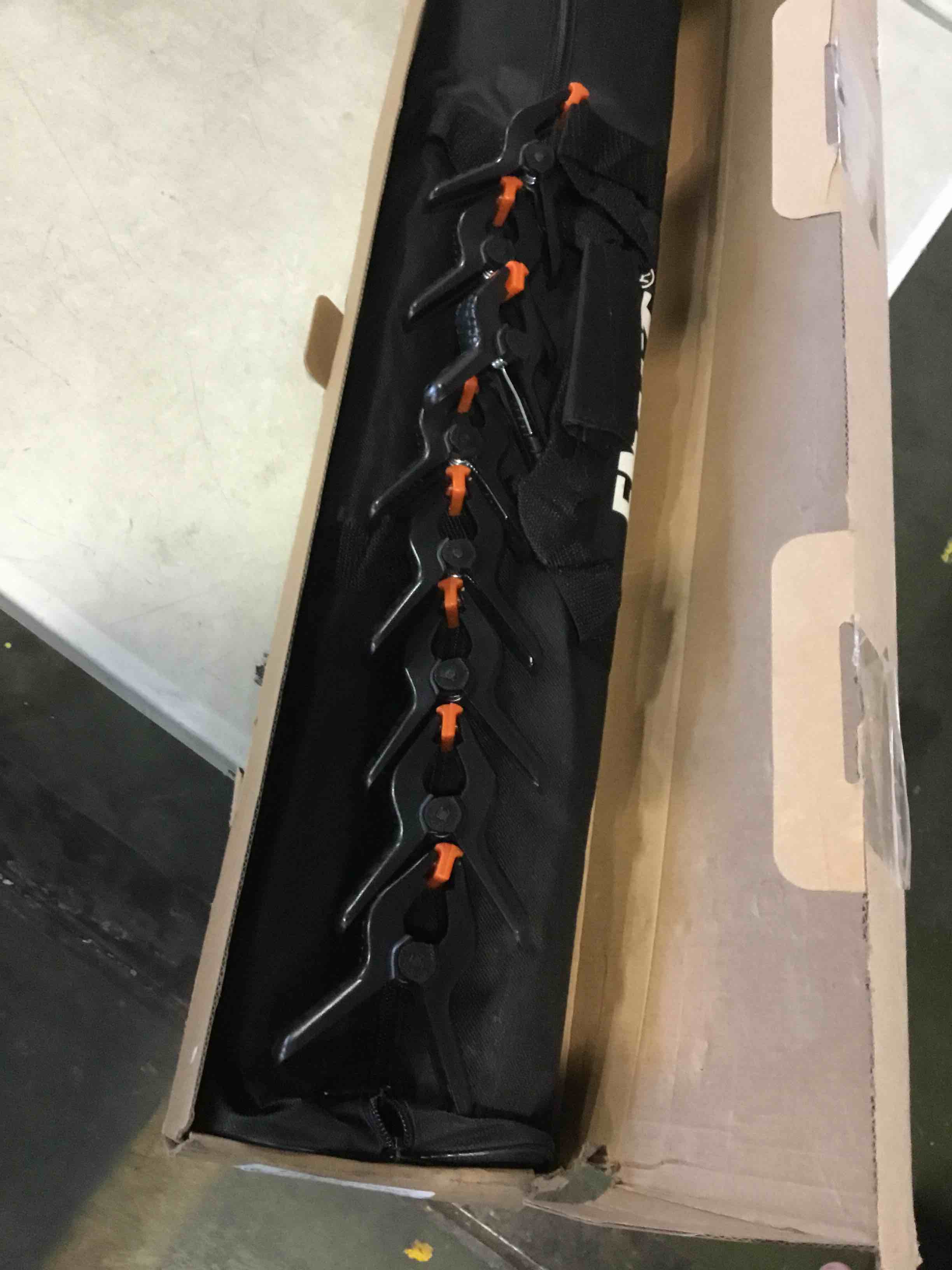 https://s3.amazonaws.com/lotting-images-prod/bidfta/RED5267088_1694625673929.jpeg