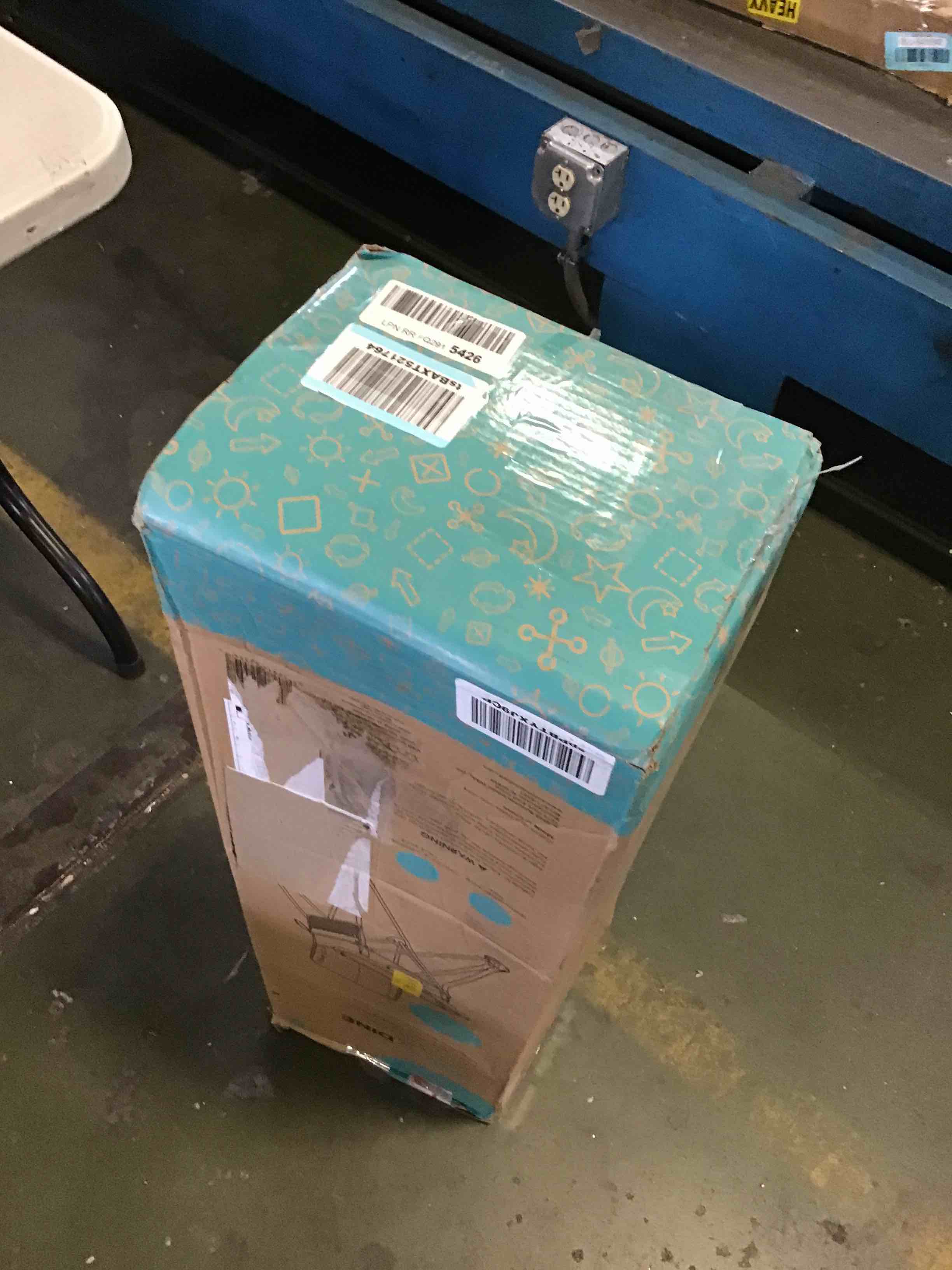 https://s3.amazonaws.com/lotting-images-prod/bidfta/RED5267107_1694628254157.jpeg