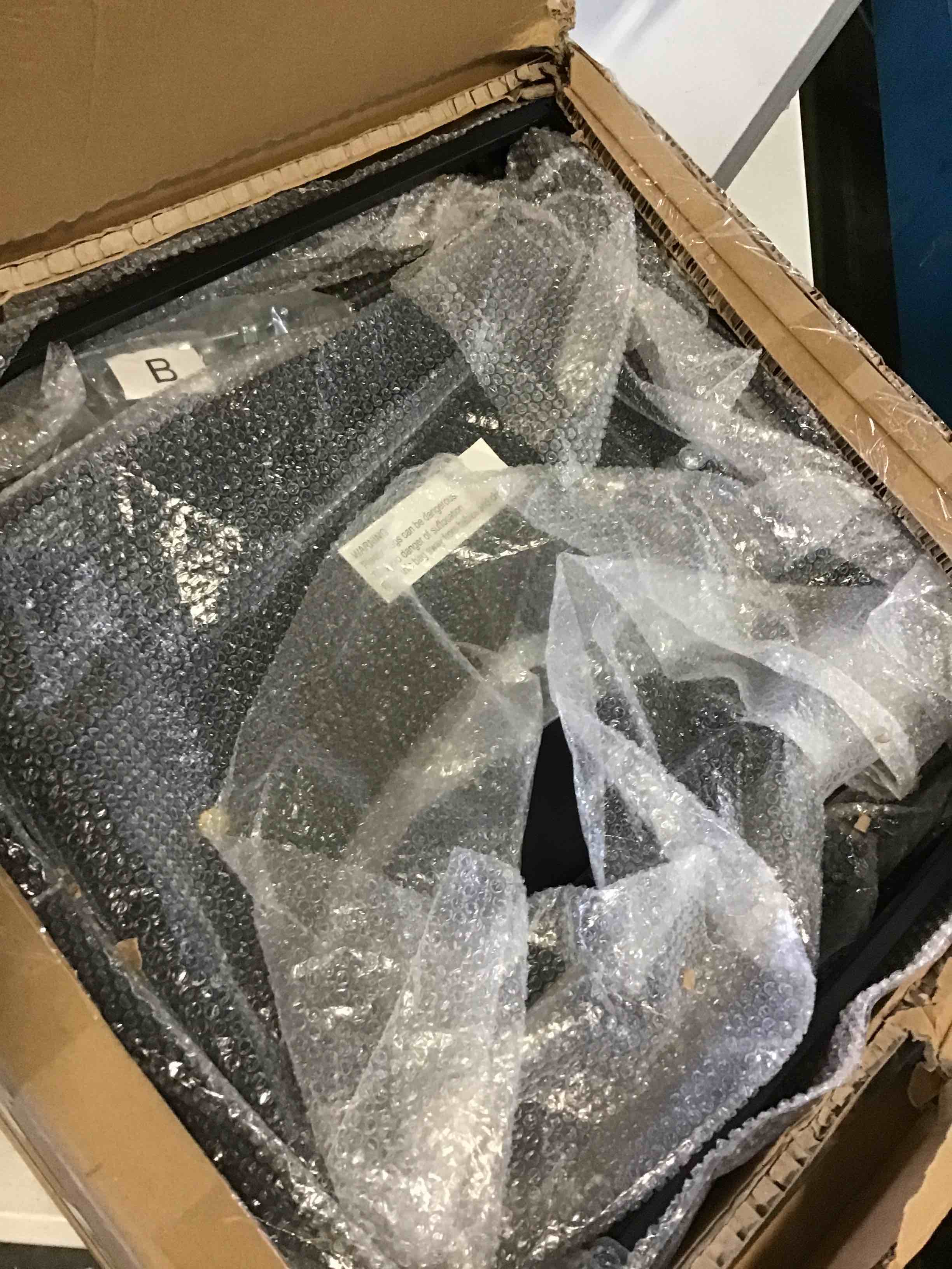 https://s3.amazonaws.com/lotting-images-prod/bidfta/RED5267158_1694634666680.jpeg