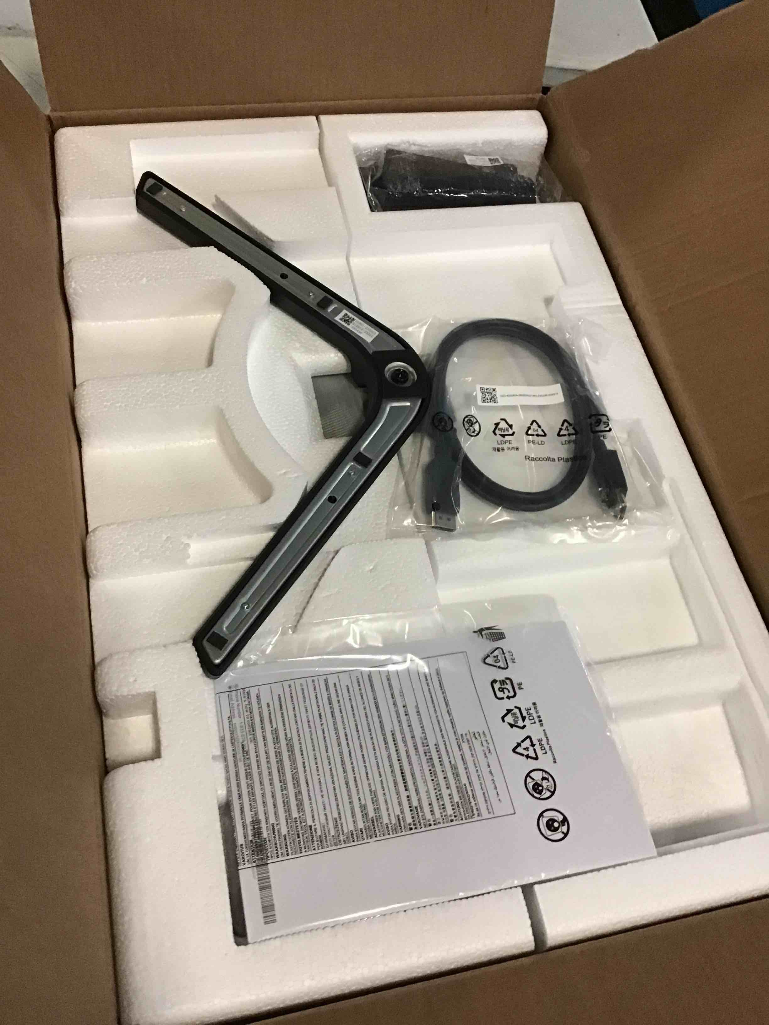 https://s3.amazonaws.com/lotting-images-prod/bidfta/RED5267167_1694635798061.jpeg