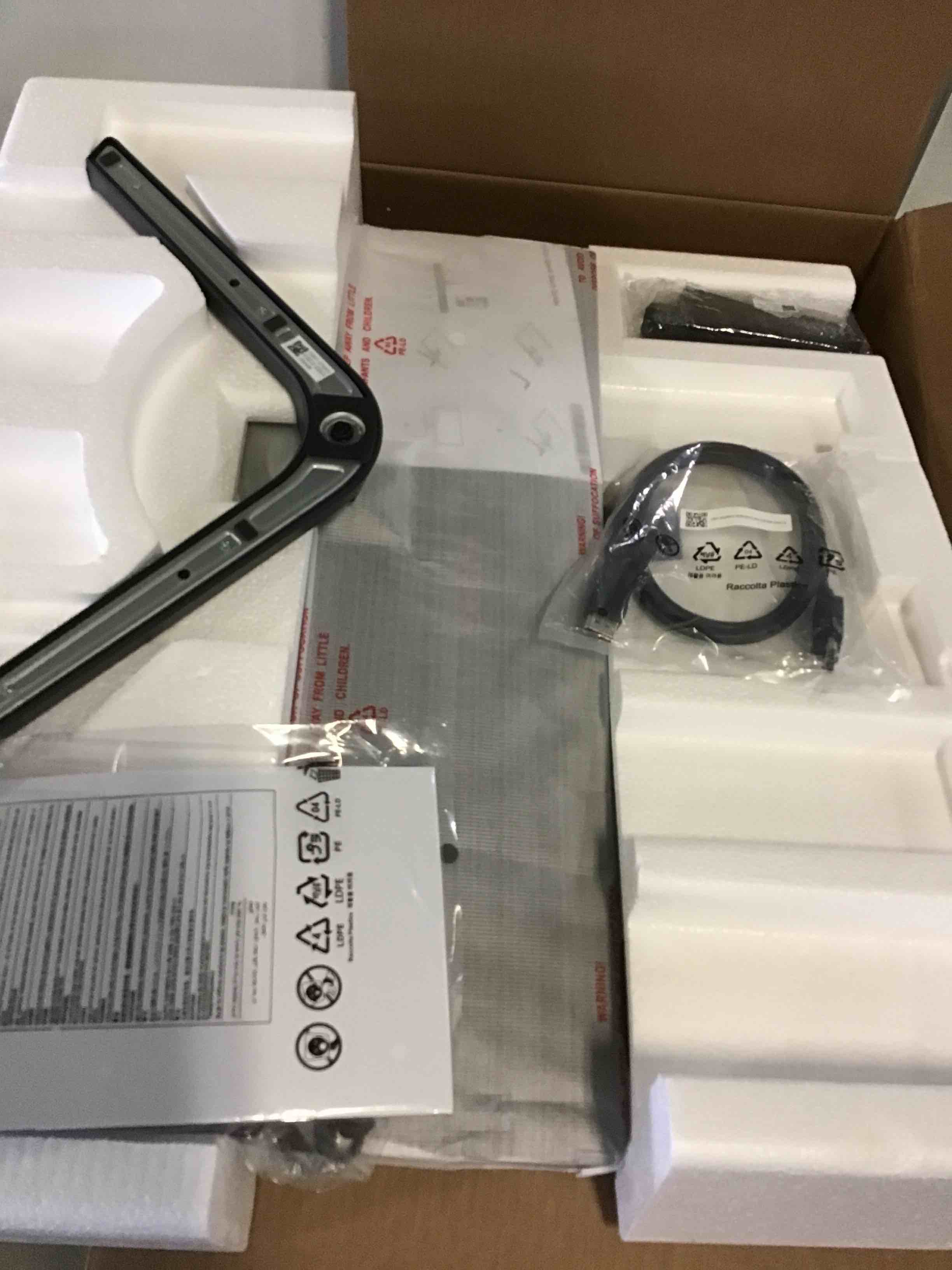 https://s3.amazonaws.com/lotting-images-prod/bidfta/RED5267167_1694635821102.jpeg