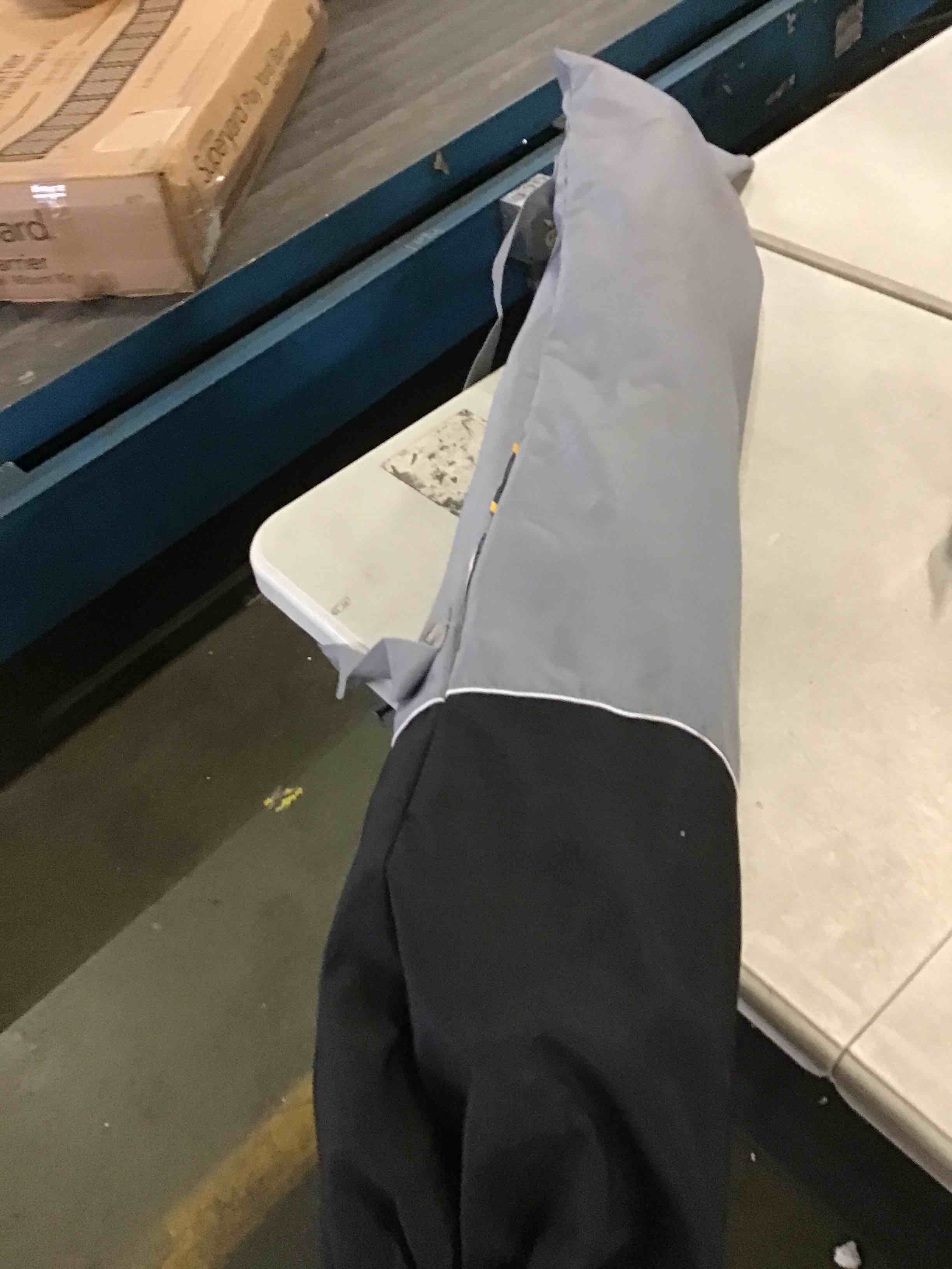 https://s3.amazonaws.com/lotting-images-prod/bidfta/RED5267223_1694696966712.jpeg