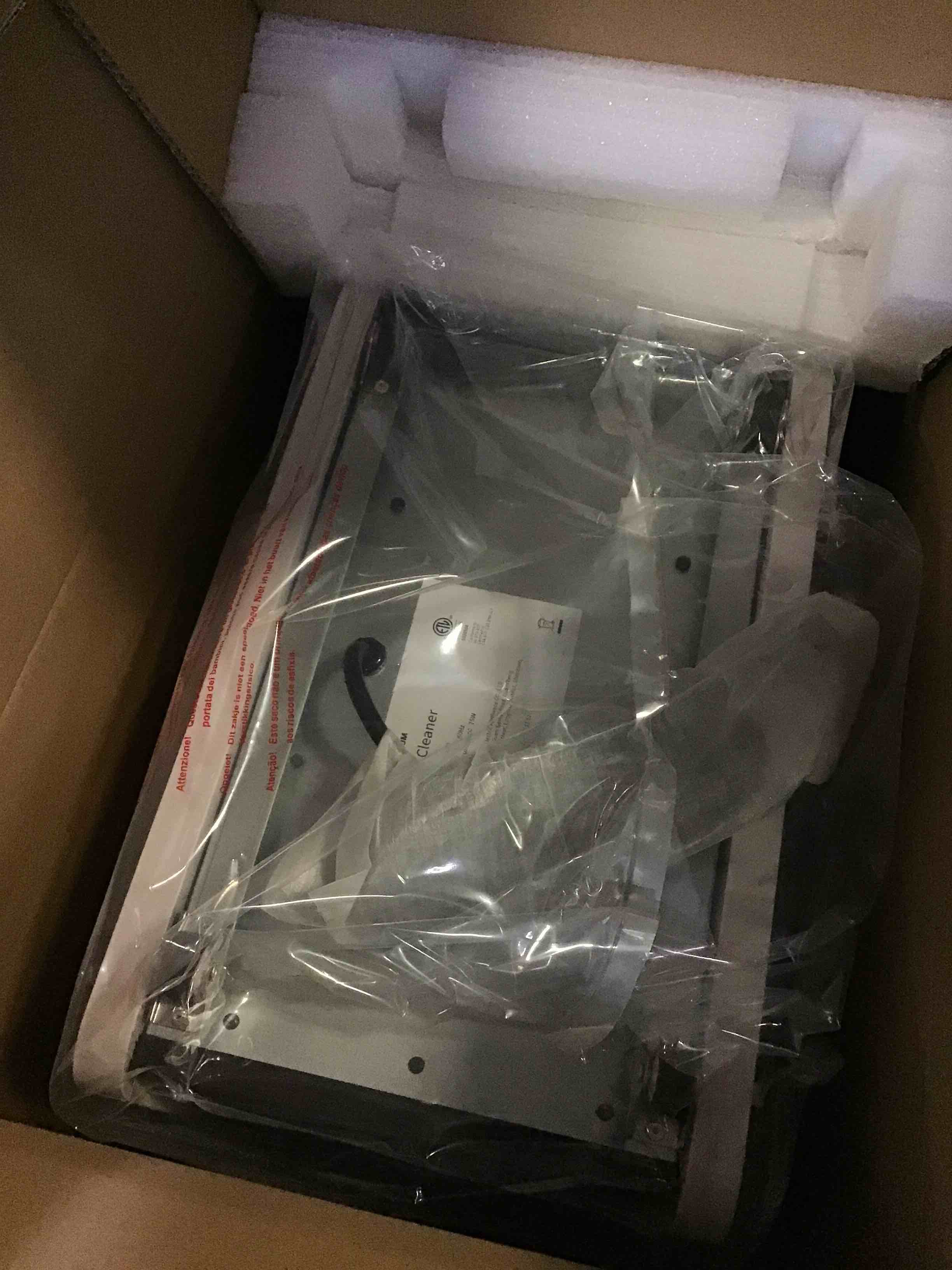 https://s3.amazonaws.com/lotting-images-prod/bidfta/RED5267283_1694705710048.jpeg