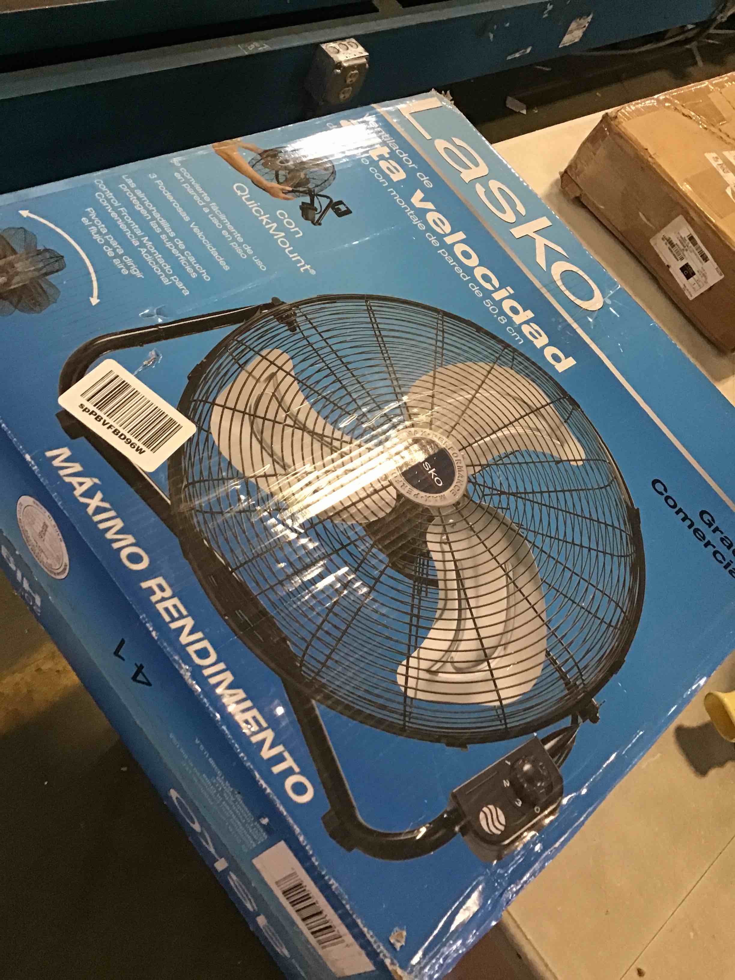 https://s3.amazonaws.com/lotting-images-prod/bidfta/RED5267382_1694720910594.jpeg