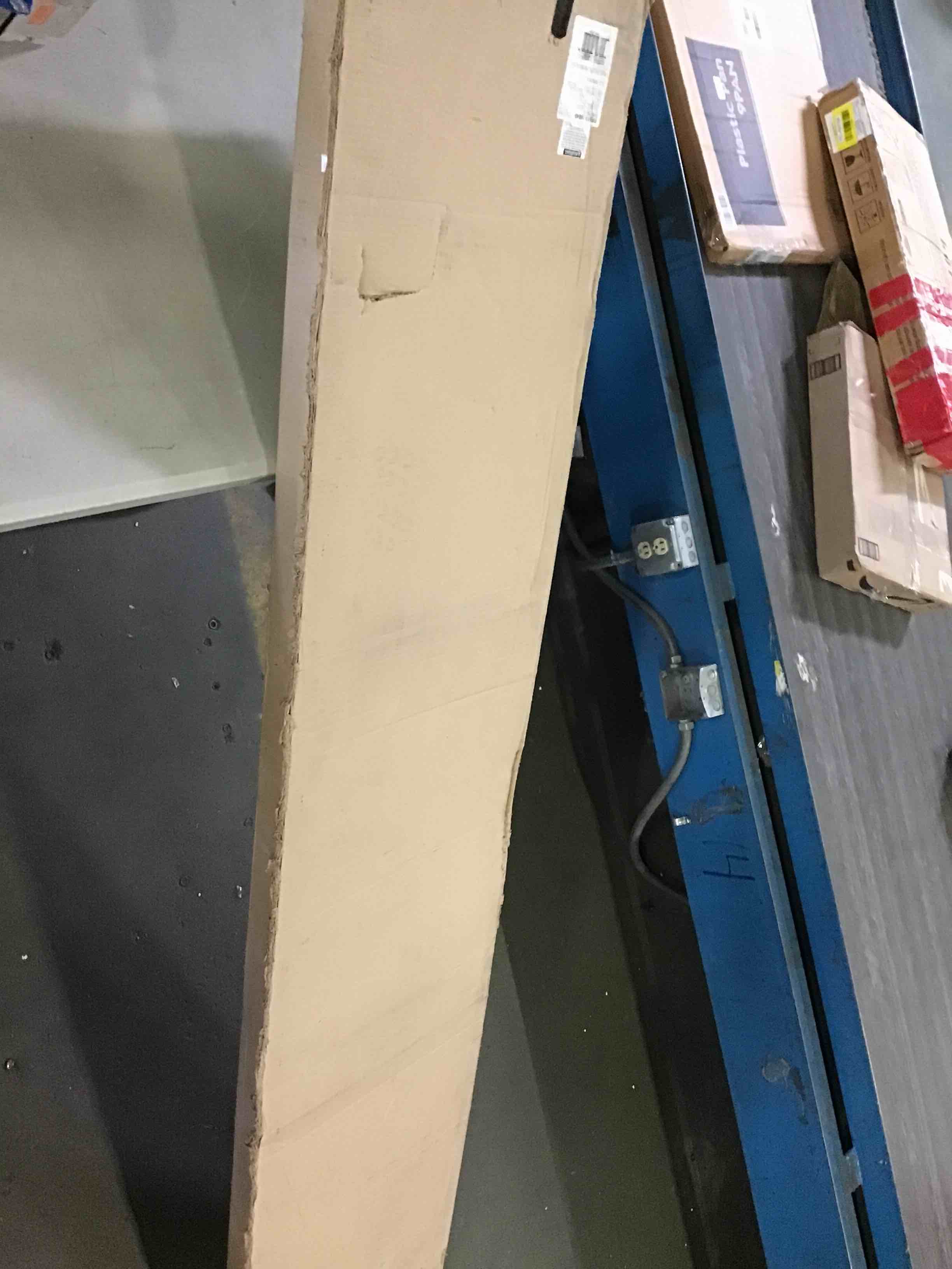 https://s3.amazonaws.com/lotting-images-prod/bidfta/RED5267466_1694788513319.jpeg