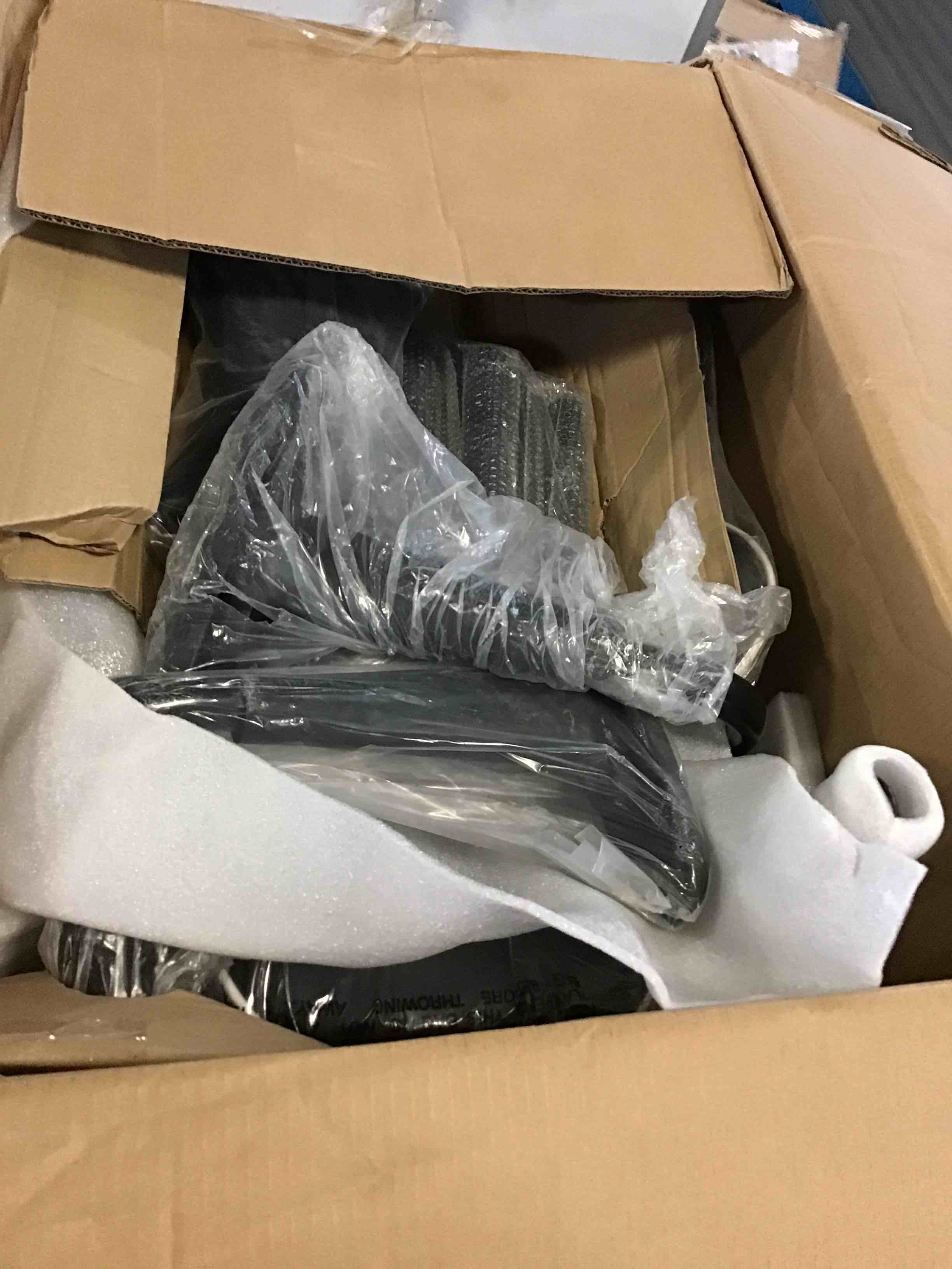 https://s3.amazonaws.com/lotting-images-prod/bidfta/RED5267711_1695065420652.jpeg