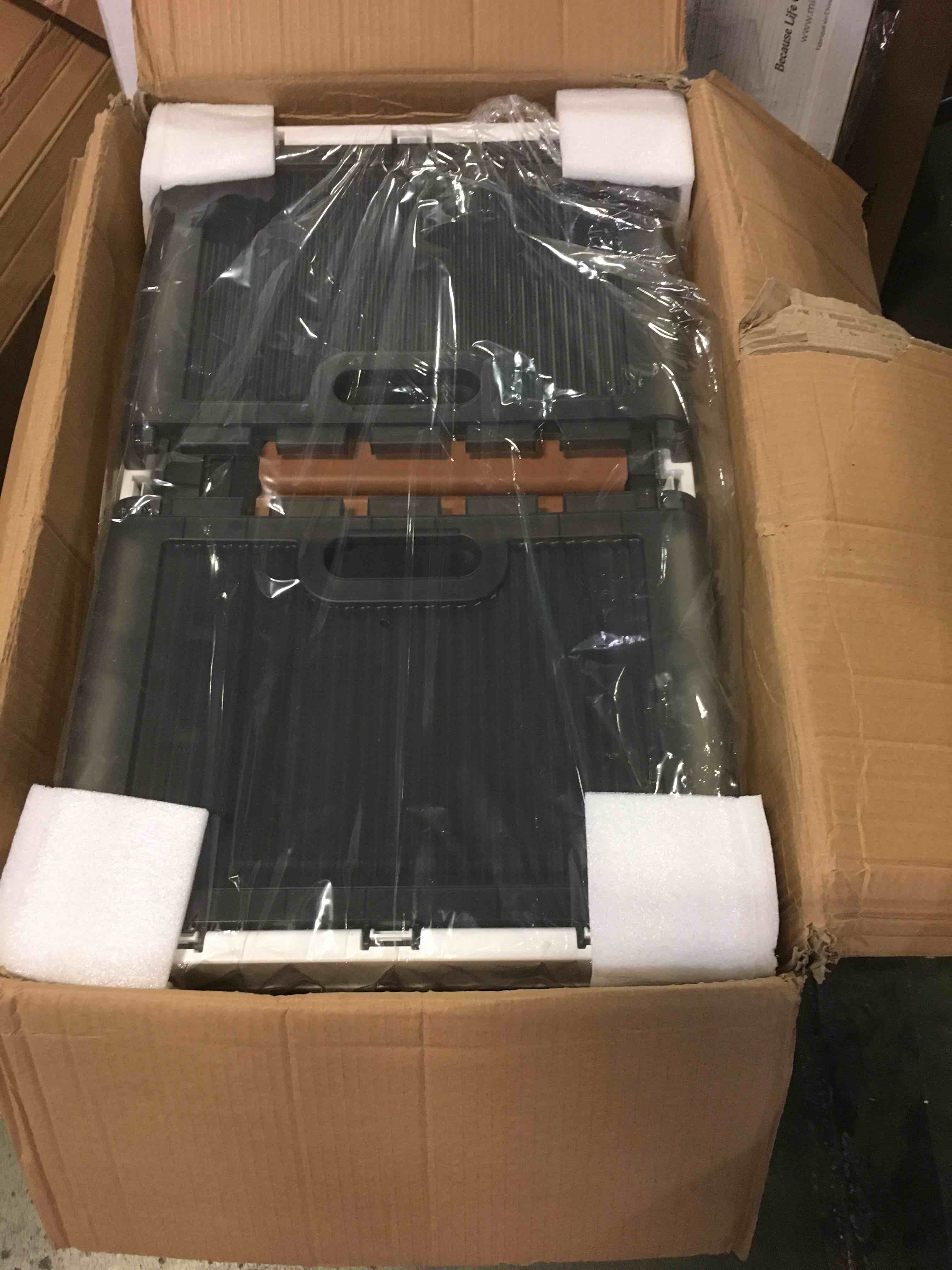 https://s3.amazonaws.com/lotting-images-prod/bidfta/RED5267782_1695130614201.jpeg