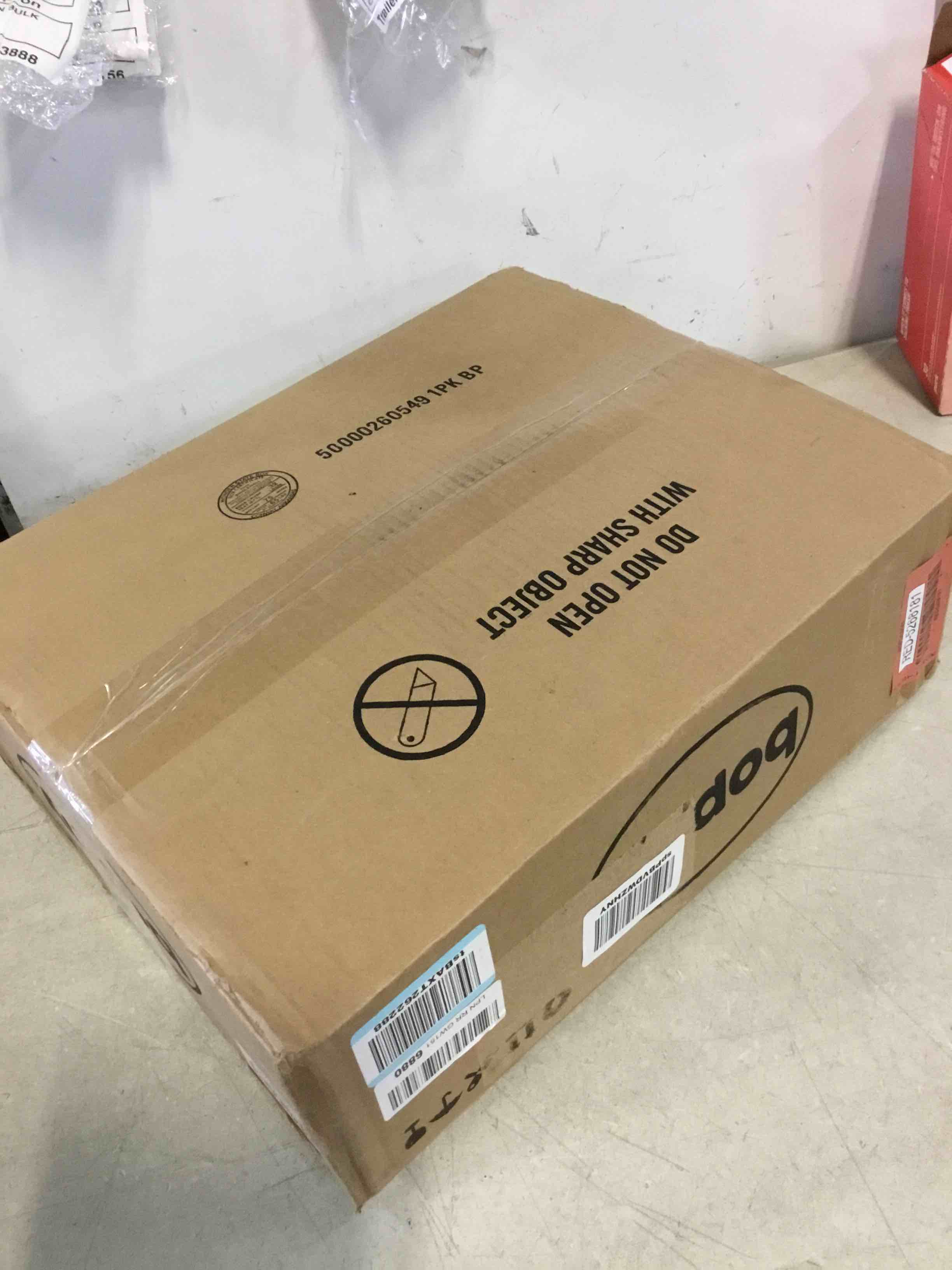 https://s3.amazonaws.com/lotting-images-prod/bidfta/RED5268181_1695394921517.jpeg