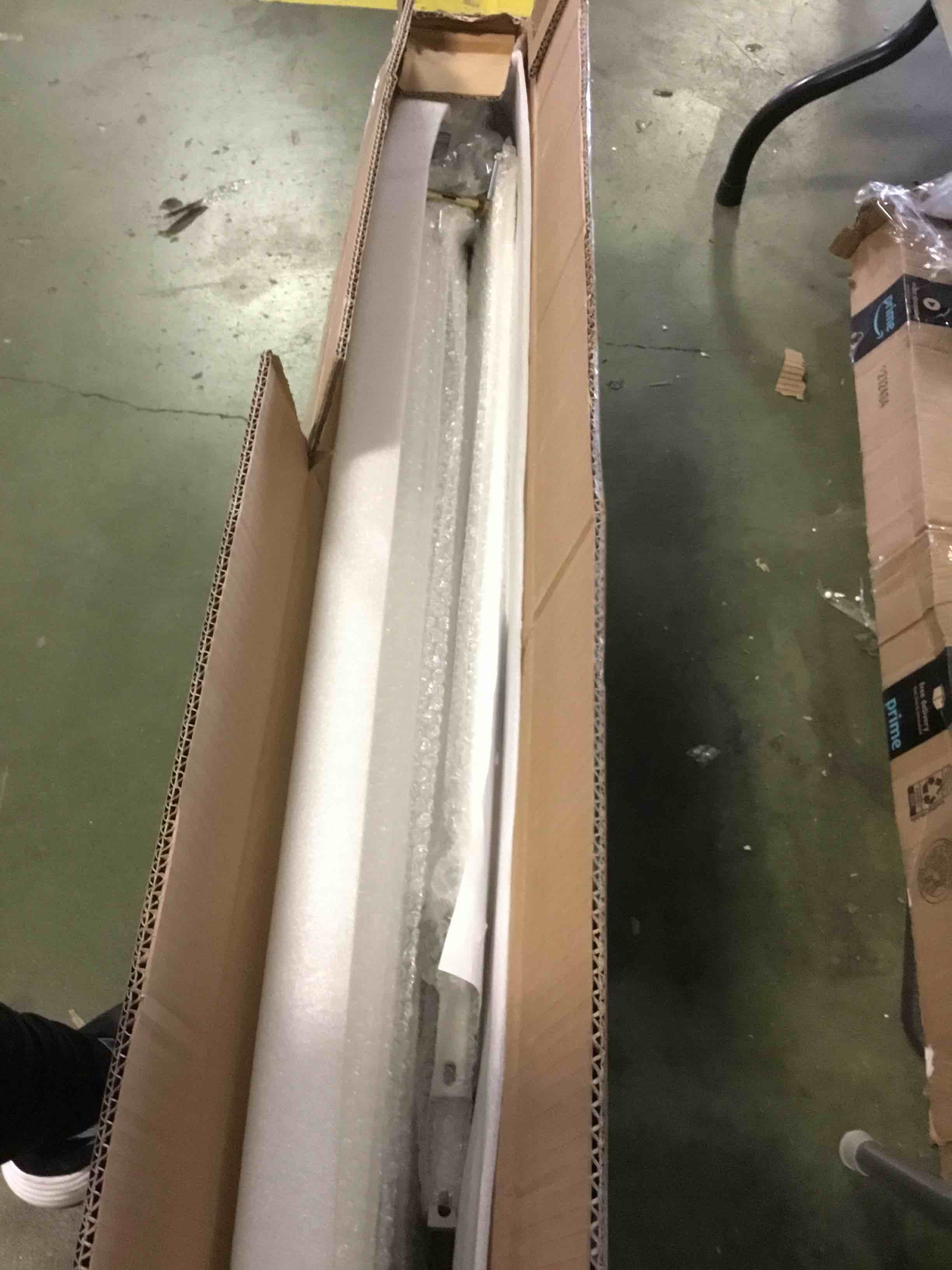 https://s3.amazonaws.com/lotting-images-prod/bidfta/RED5268224_1695406005833.jpeg