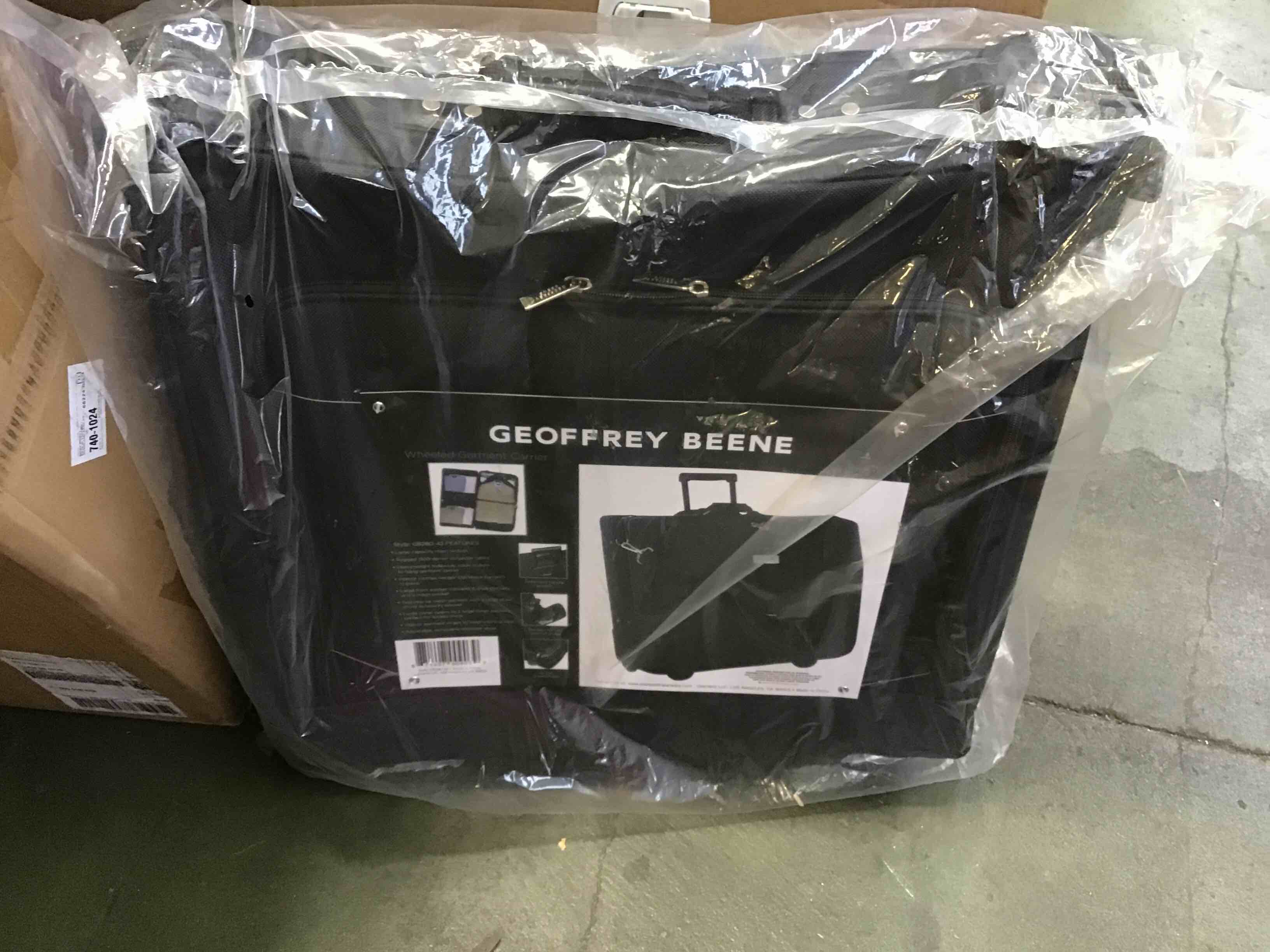https://s3.amazonaws.com/lotting-images-prod/bidfta/RED5270072_1695232423622.jpeg