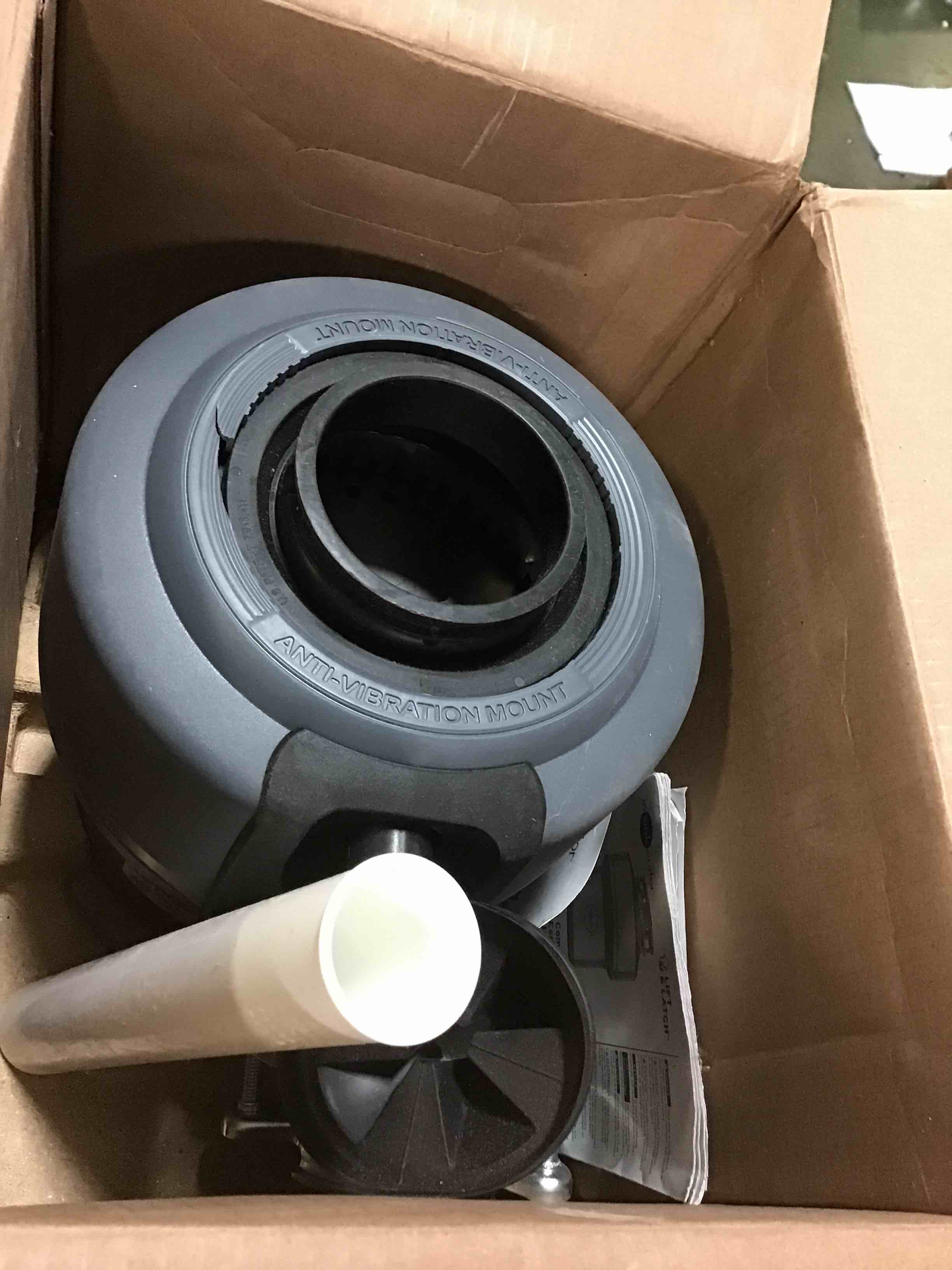 https://s3.amazonaws.com/lotting-images-prod/bidfta/RED5270365_1695398648932.jpeg