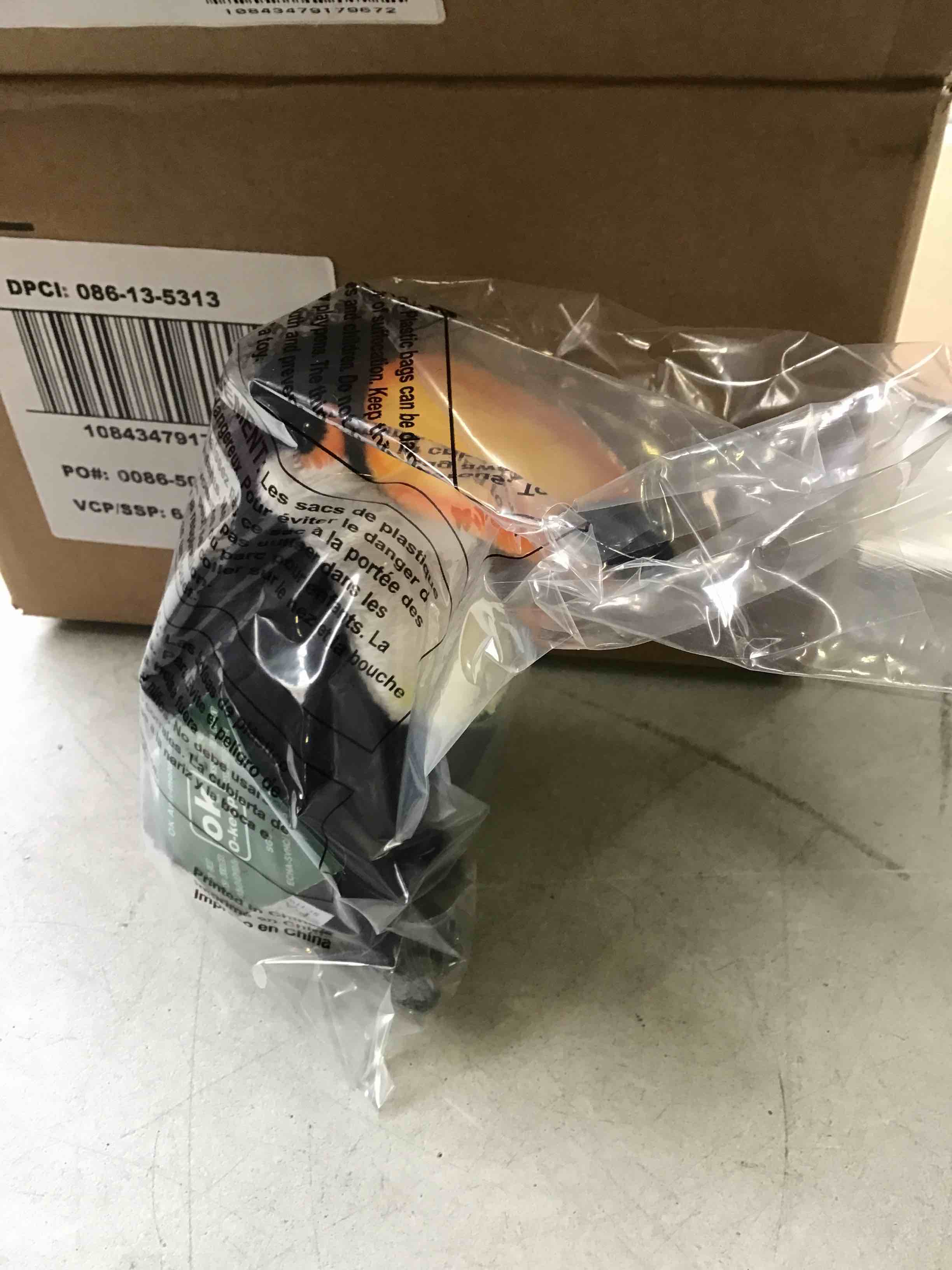 https://s3.amazonaws.com/lotting-images-prod/bidfta/RED5270606_1695656976182.jpeg