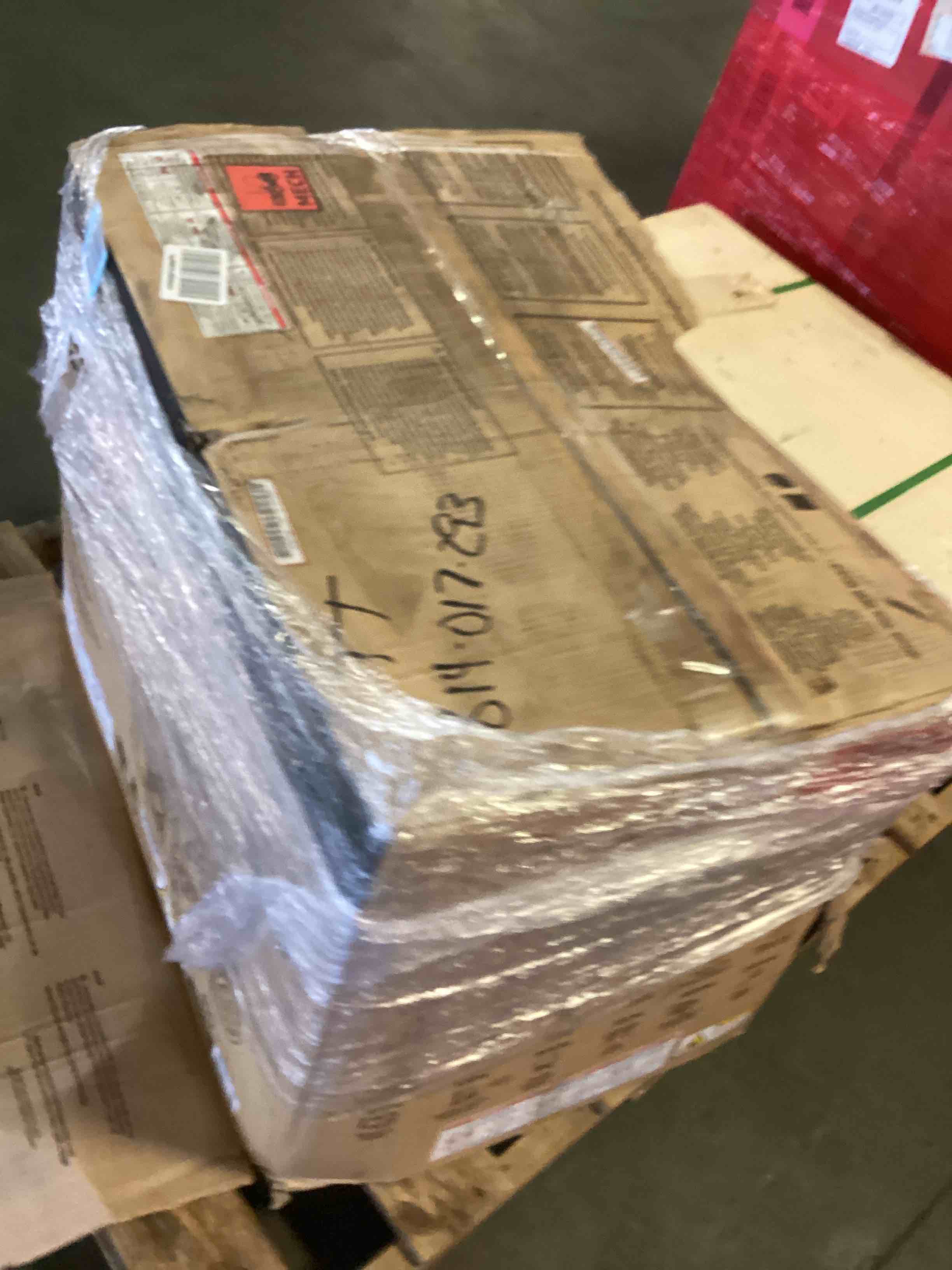 https://s3.amazonaws.com/lotting-images-prod/bidfta/RED5272941_1694784380895.jpeg