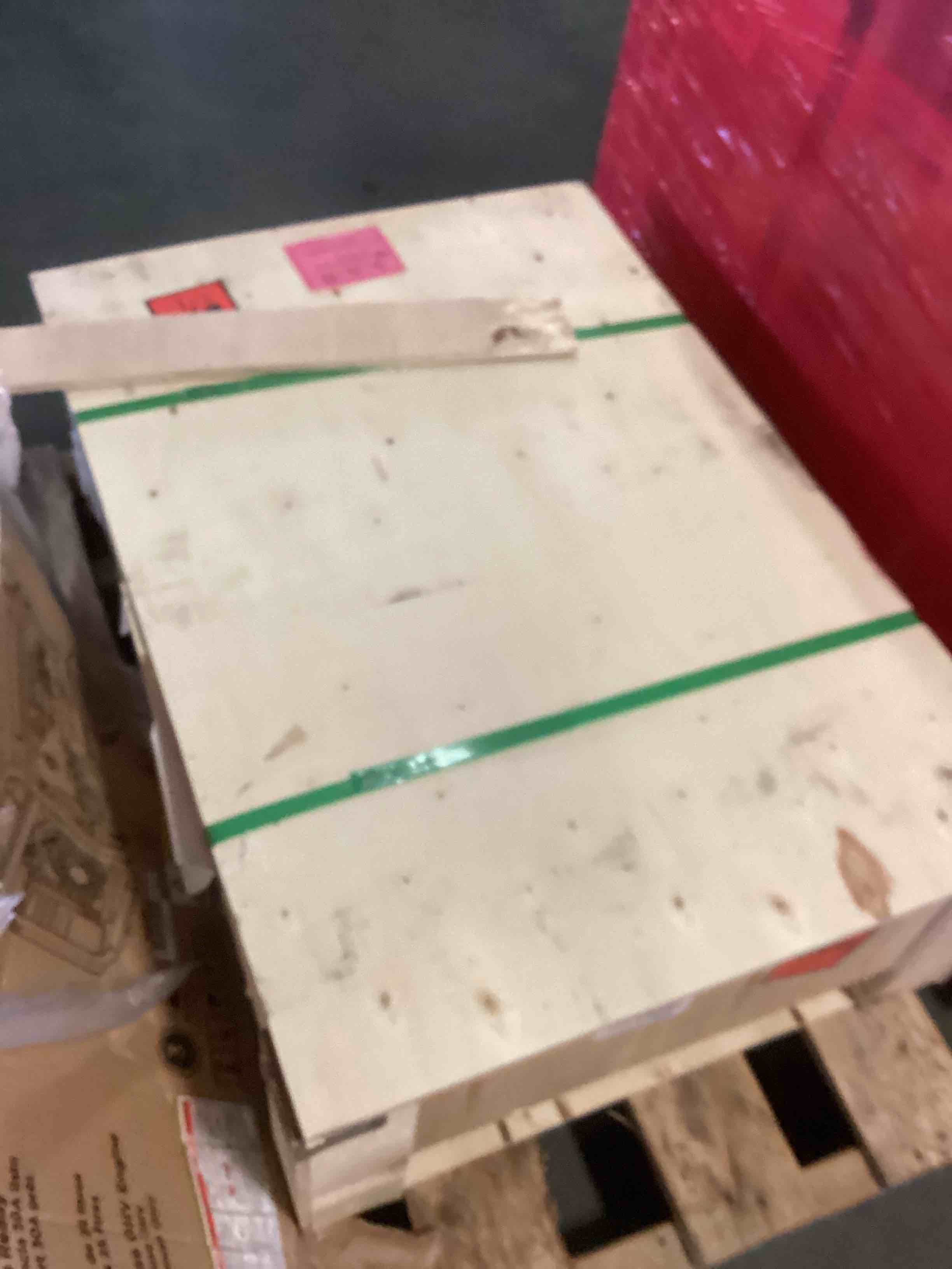https://s3.amazonaws.com/lotting-images-prod/bidfta/RED5272957_1694784560413.jpeg