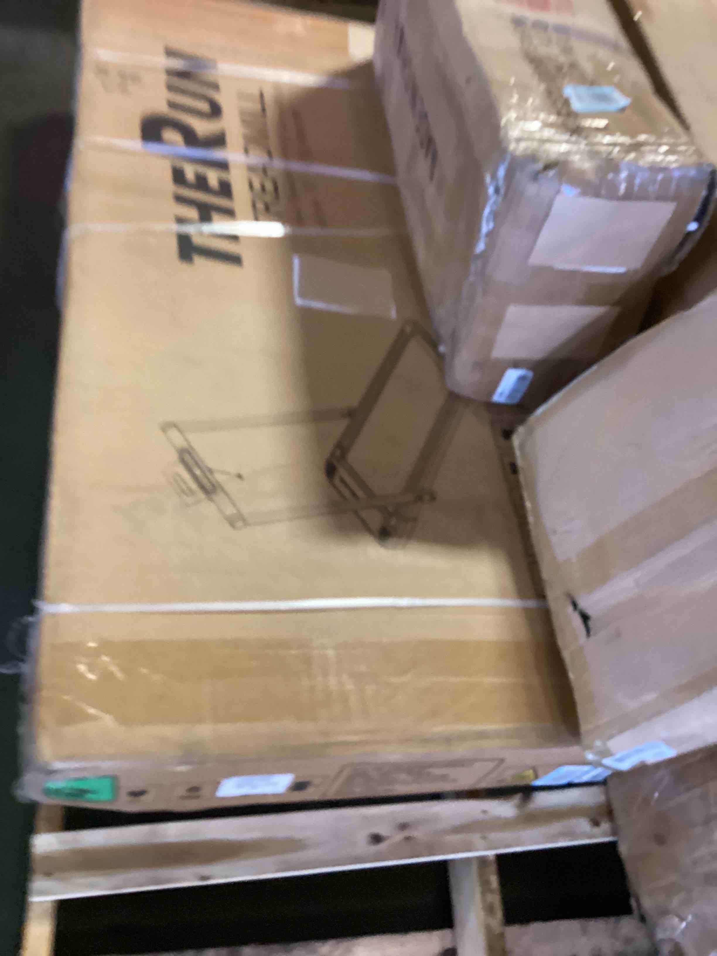 https://s3.amazonaws.com/lotting-images-prod/bidfta/RED5272992_1694795281143.jpeg