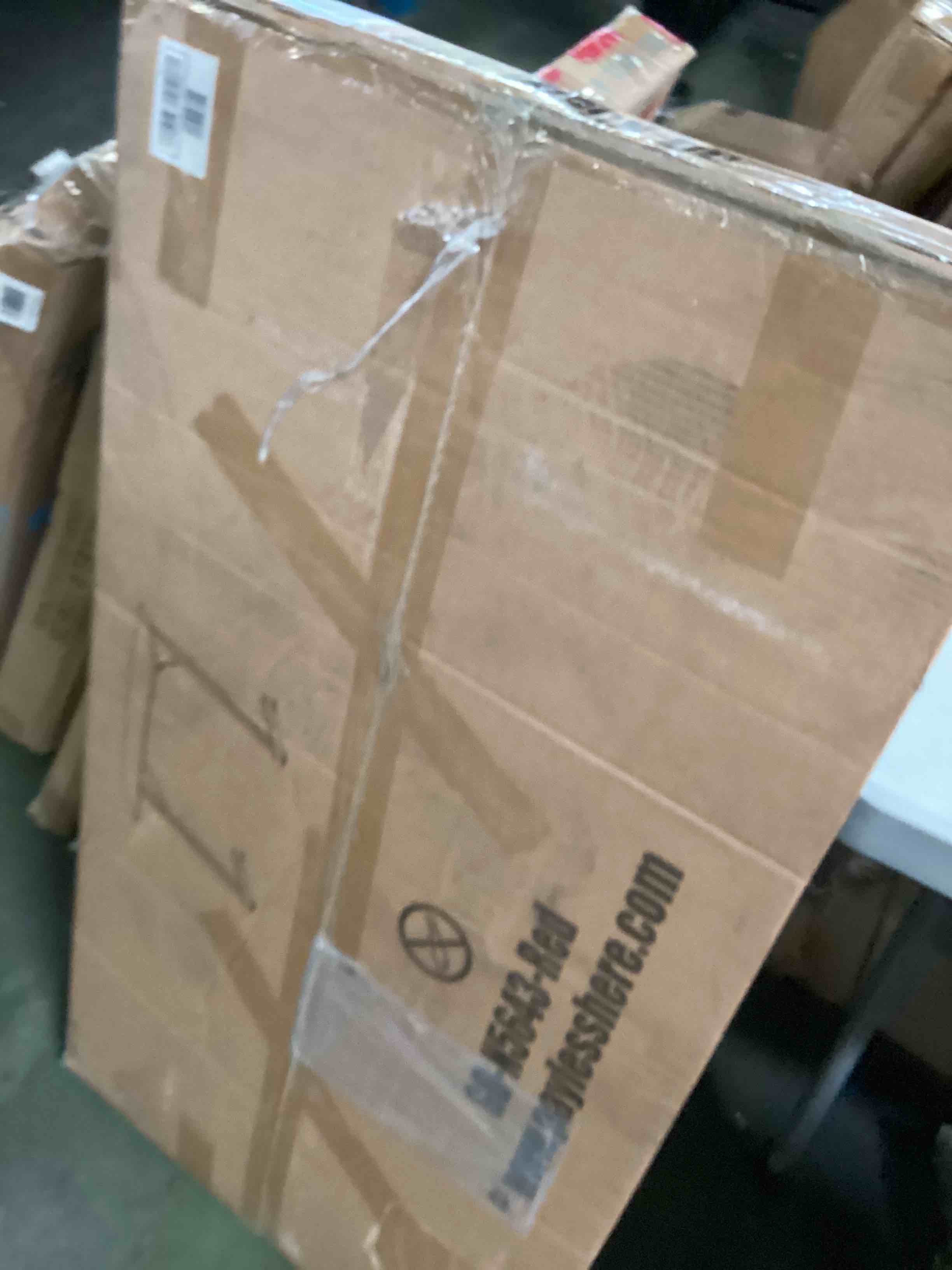 https://s3.amazonaws.com/lotting-images-prod/bidfta/RED5273162_1695051851603.jpeg