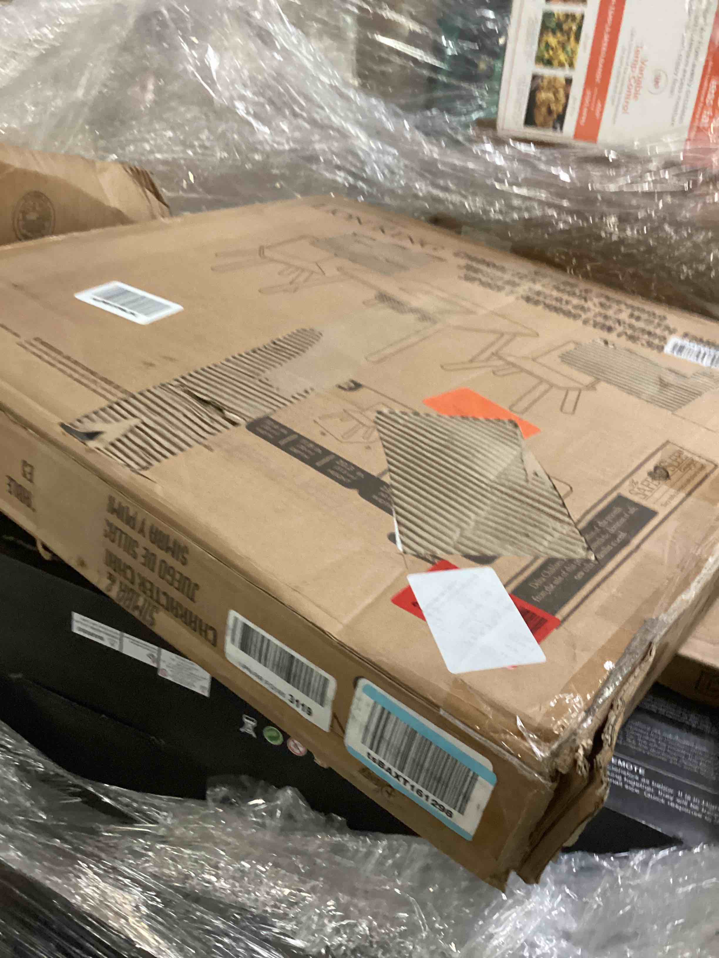 https://s3.amazonaws.com/lotting-images-prod/bidfta/RED5273209_1695058456099.jpeg