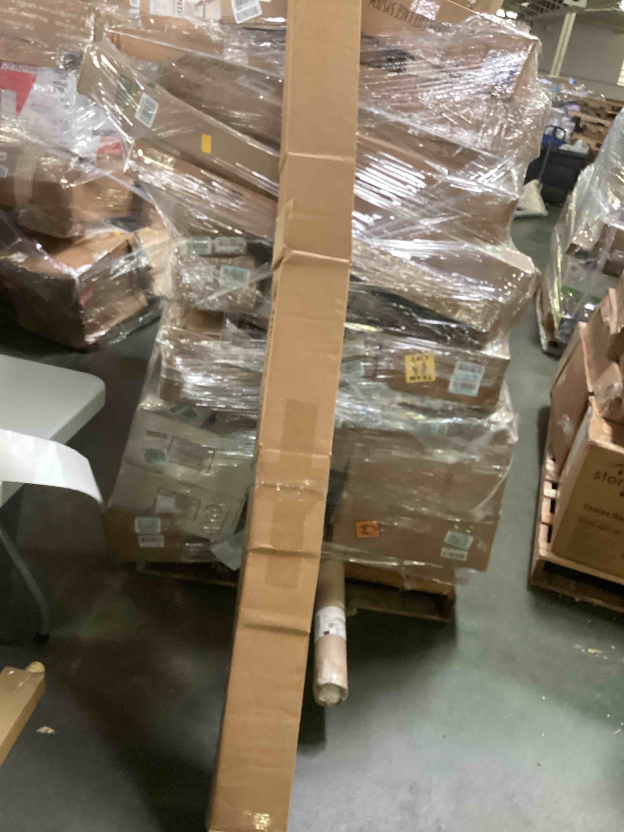 https://s3.amazonaws.com/lotting-images-prod/bidfta/RED5273253_1695063147382.jpeg